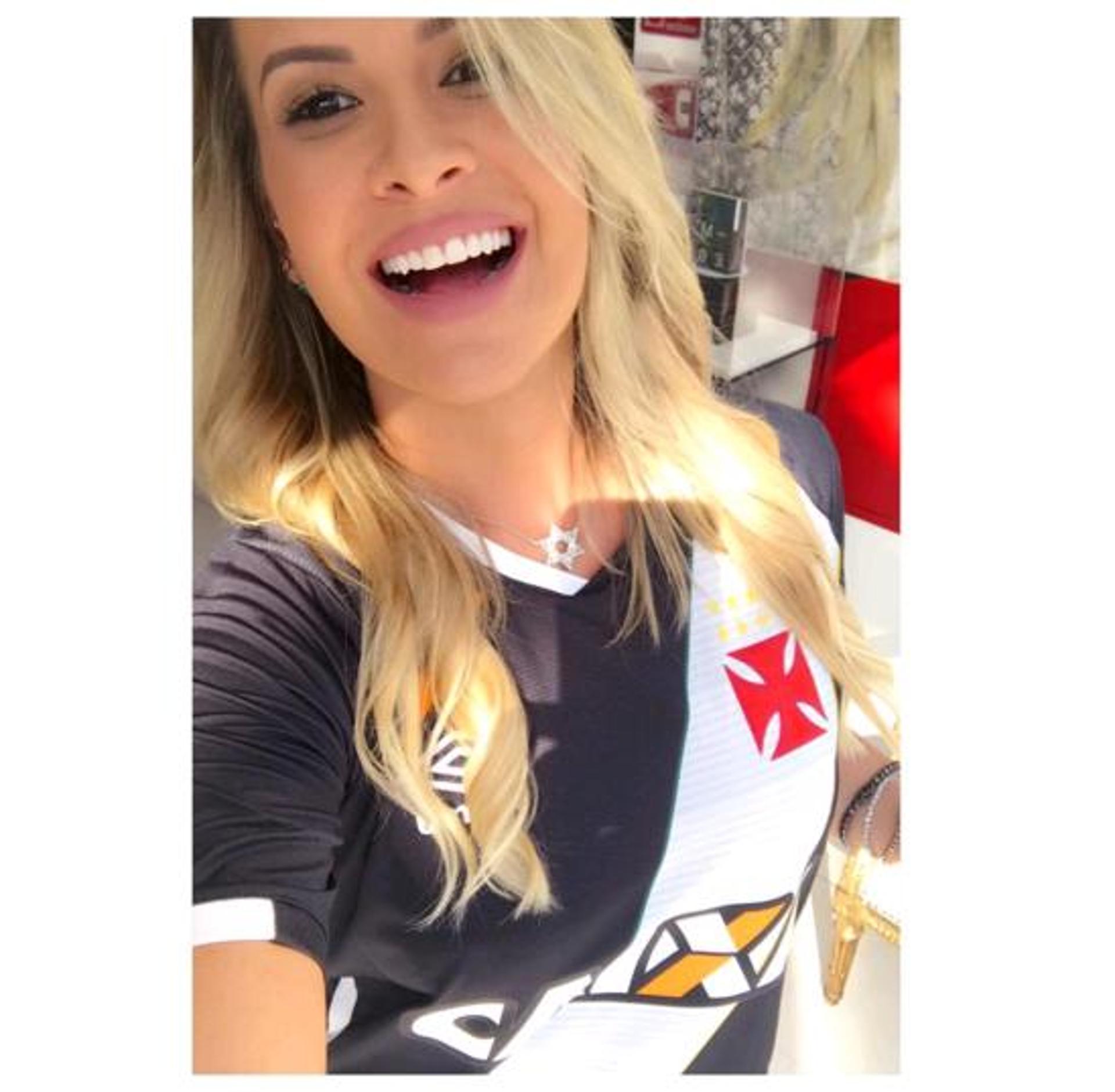 Juliana Paradela, a Fabulosa já conquistou o coração dos torcedores do Vasco. Confira a seguir galeria especial do LANCE!