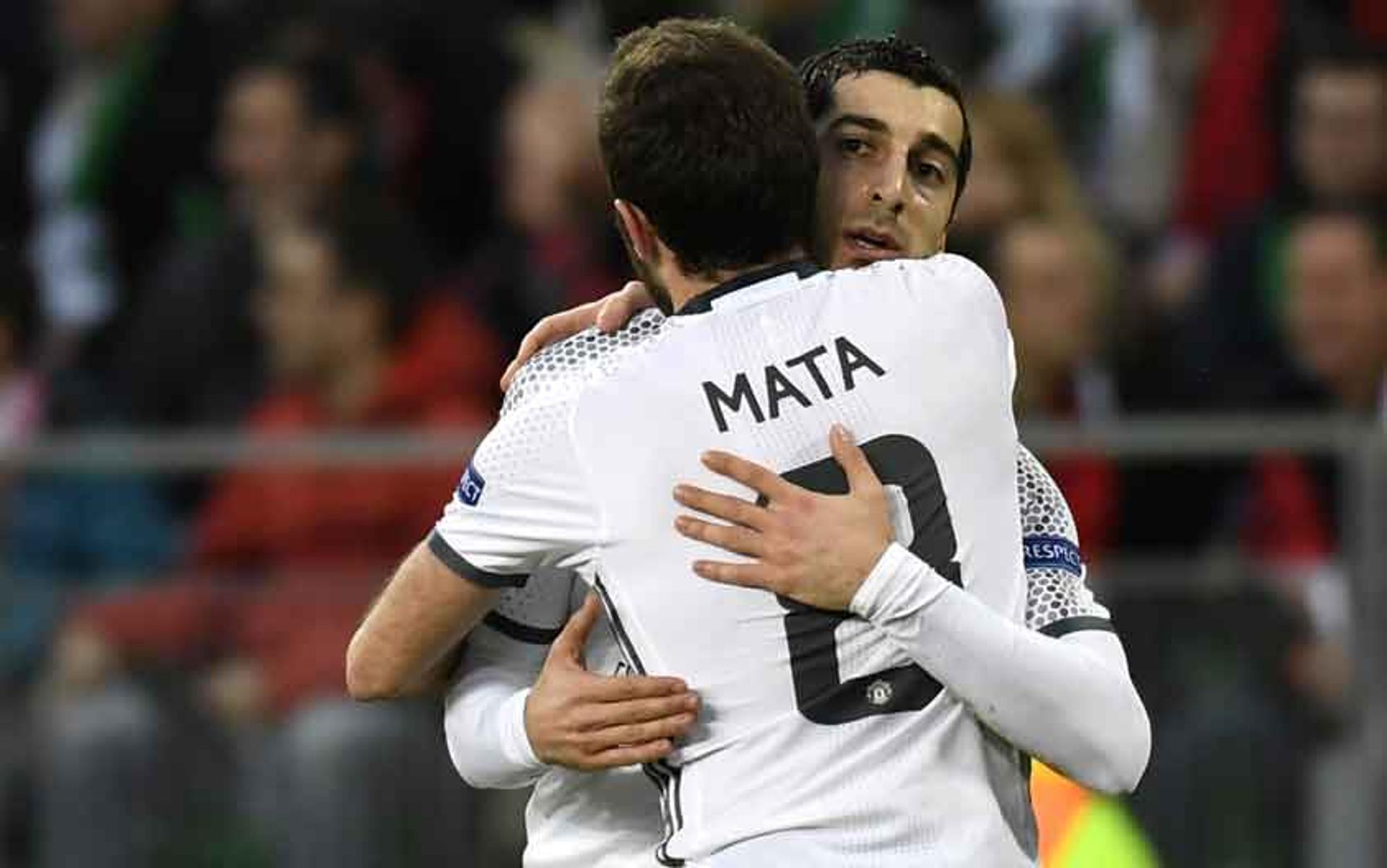 Mata e Mkhitaryan - Saint-Étienne x Manchester United