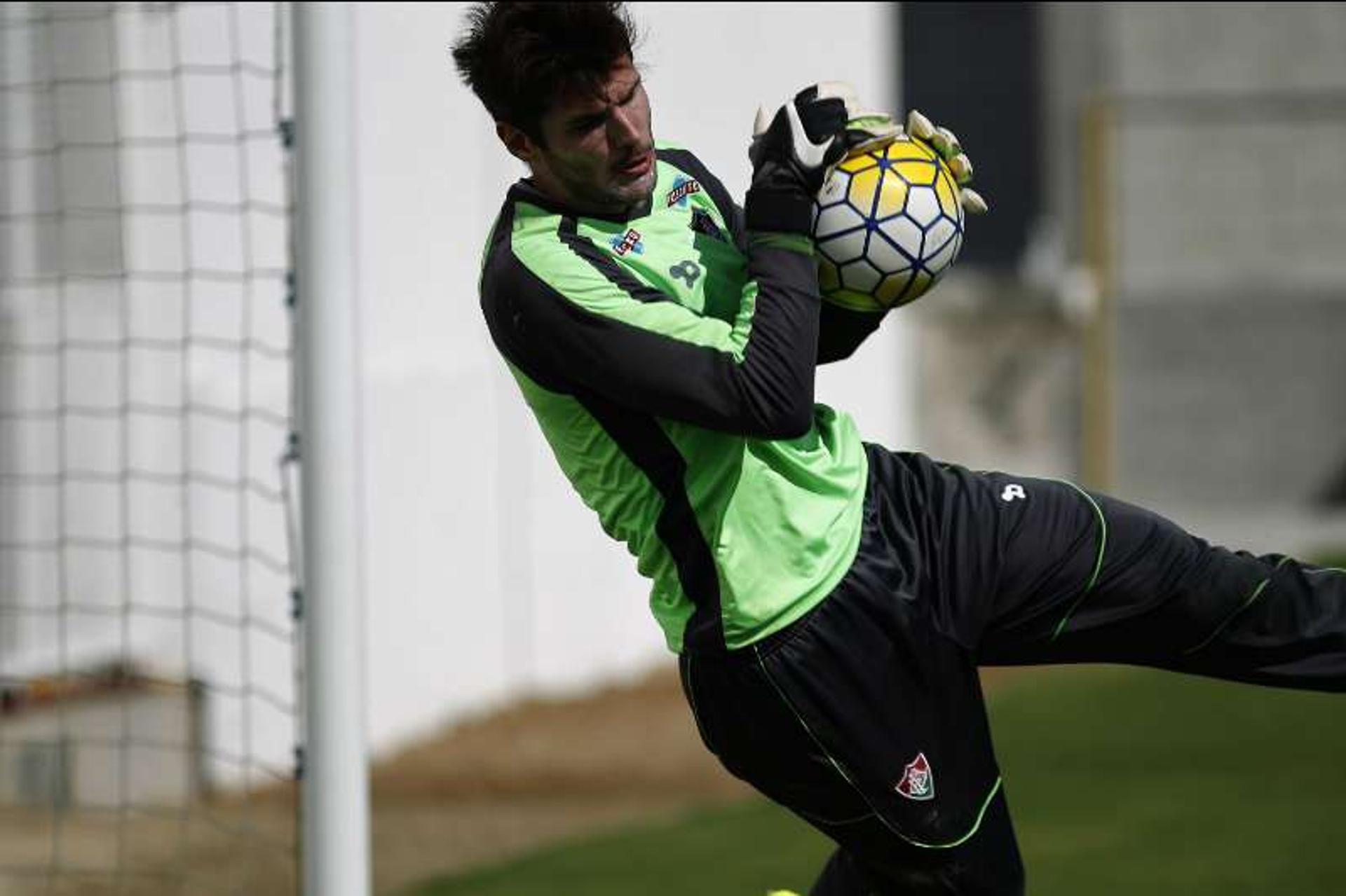 Júlio César é um dos destaques do Fluminense na temporada. Confira imagens da carreira do goleiro na galeria de fotos a seguir