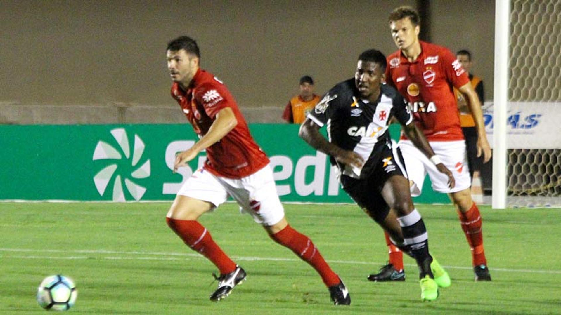 Vasco venceu o Vila Nova por 2 a 1 e avançou na Copa do Brasil