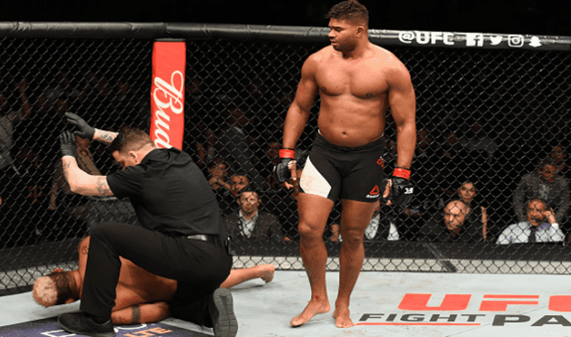 Alistair Overeem nocauteou Mark Hunt no UFC 209