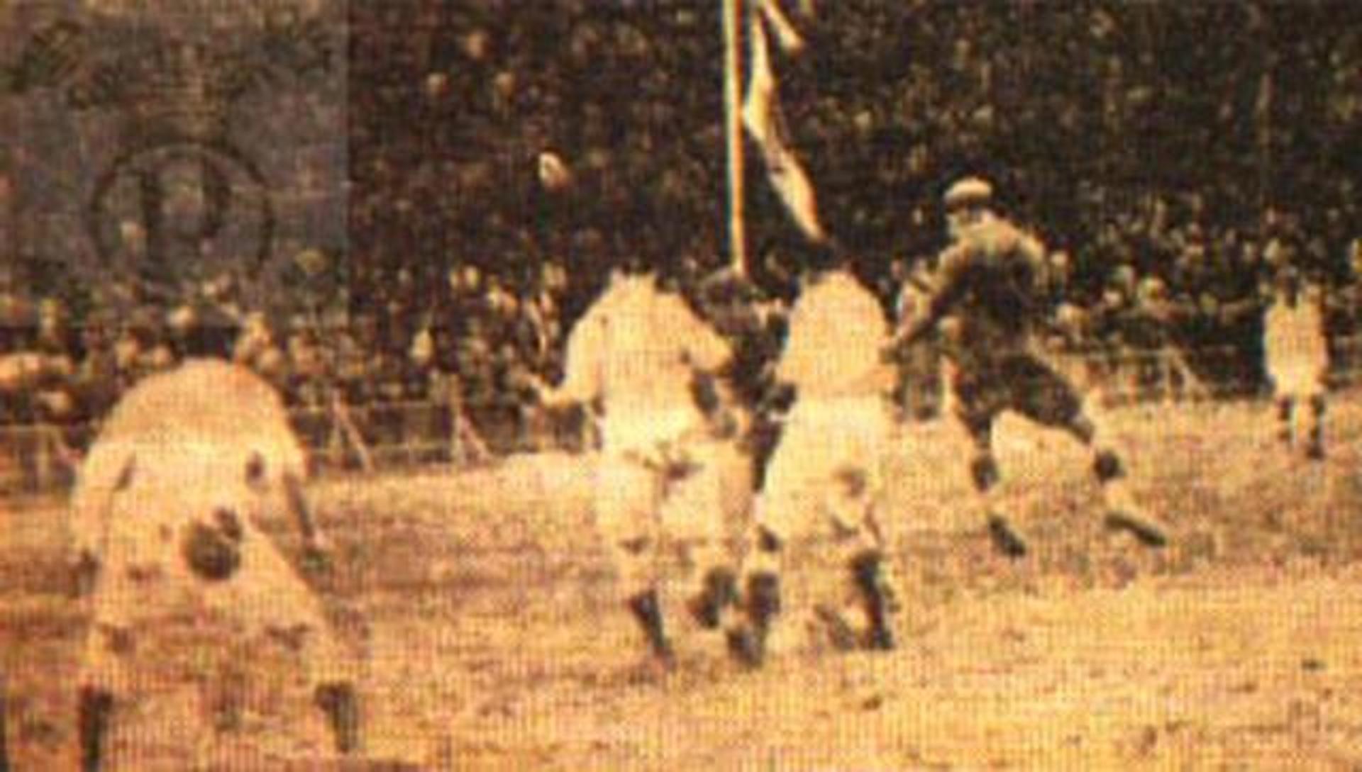 Foto do jogo de 1930. O combinado Palmeiras/Corinthians foi formado só 4 vezes na história. Saiba as ocasiões