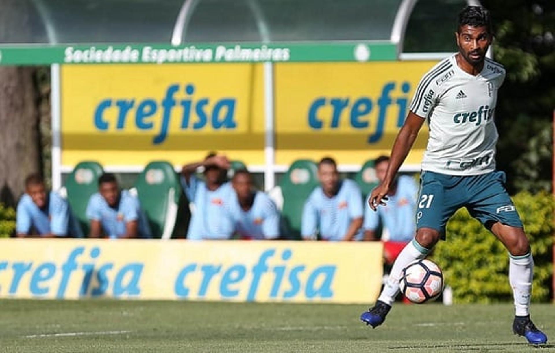 Thiago Santos durante jogo-treino do Palmeiras contra o Jabaquara