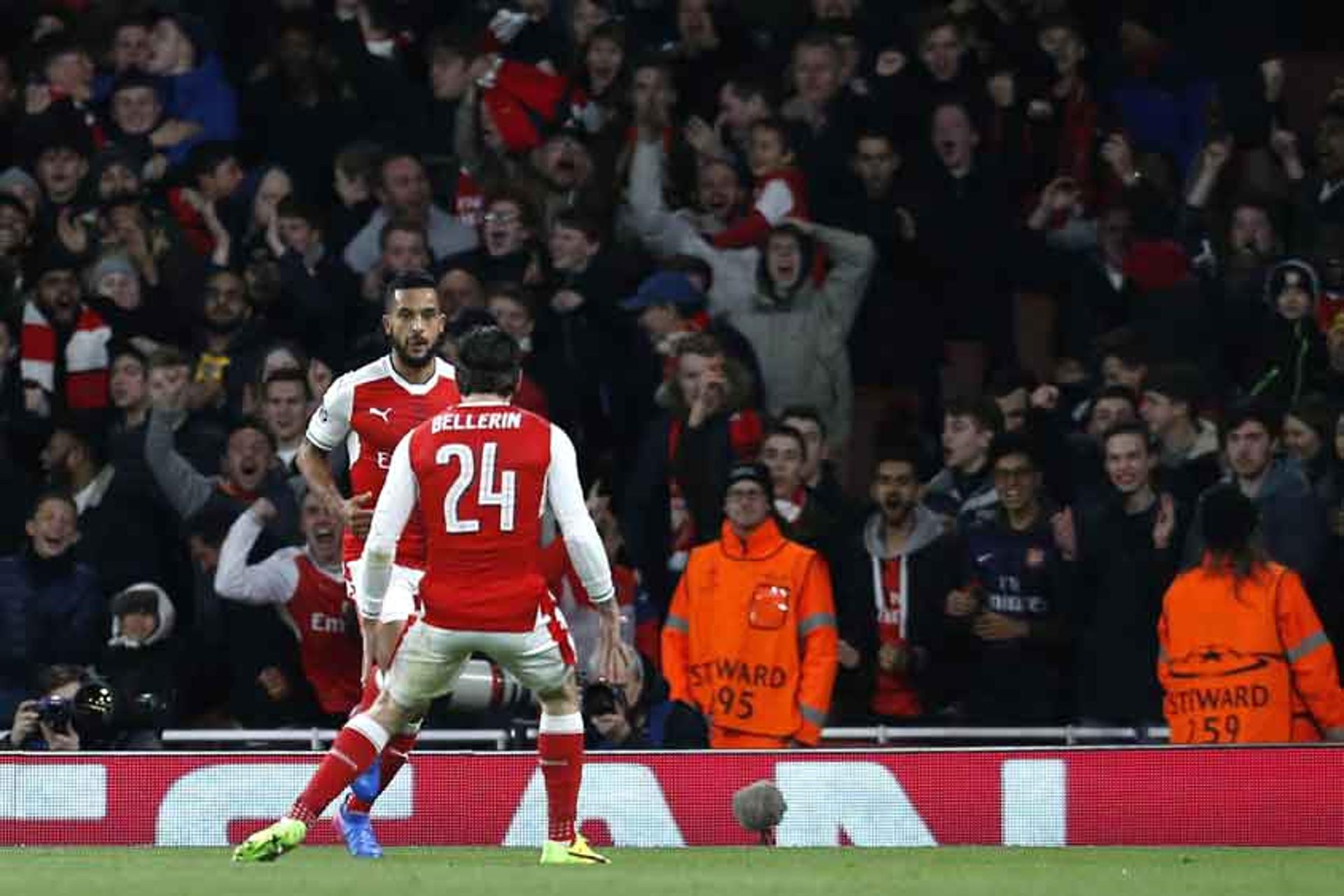 Bellerín e Walcott - Arsenal x Bayern de Munique