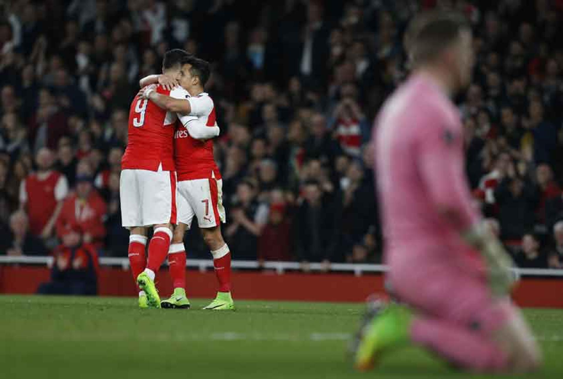 Sánchez e Perez - Arsenal x Lincoln