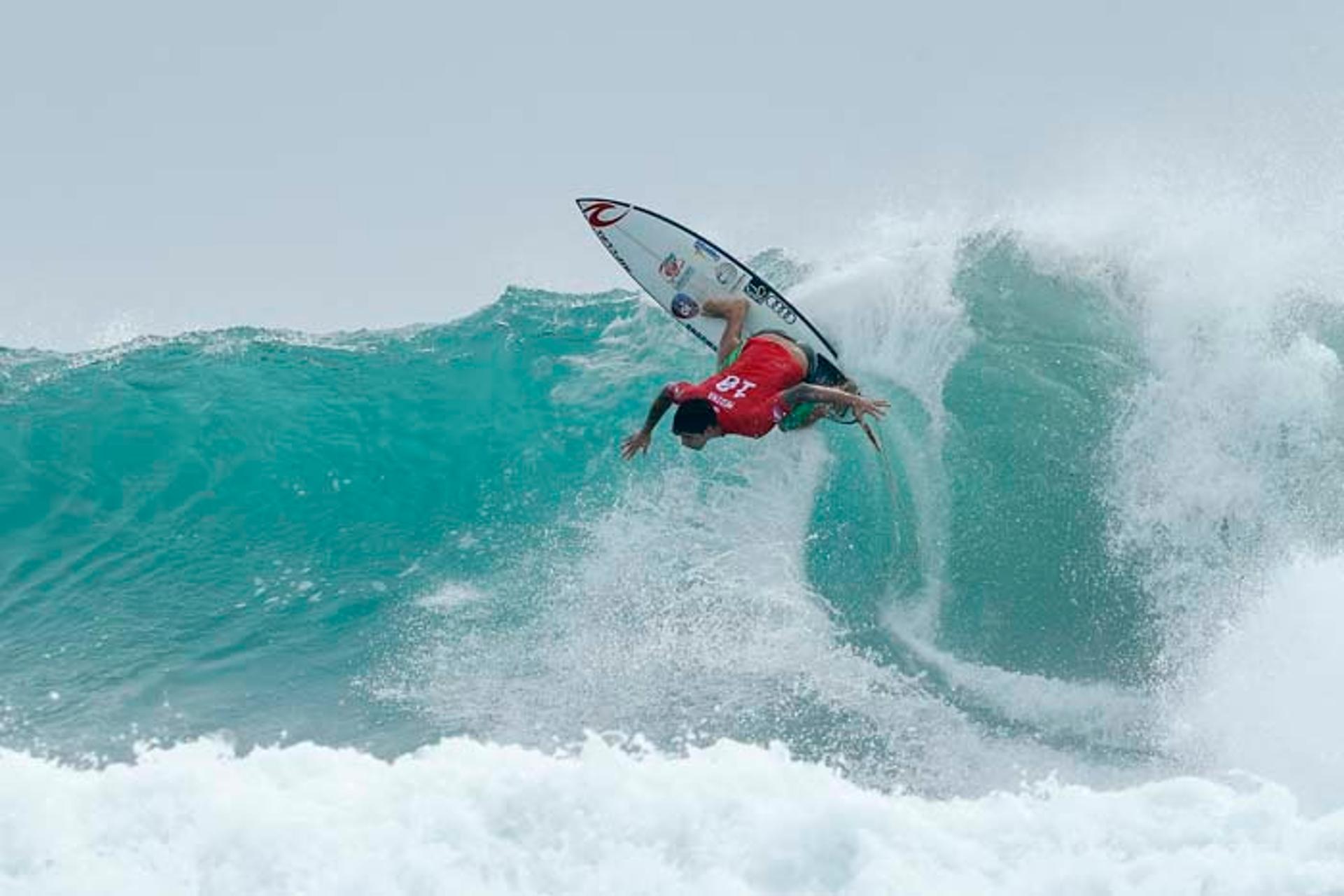 Gabriel Medina confirma presença no Round 3