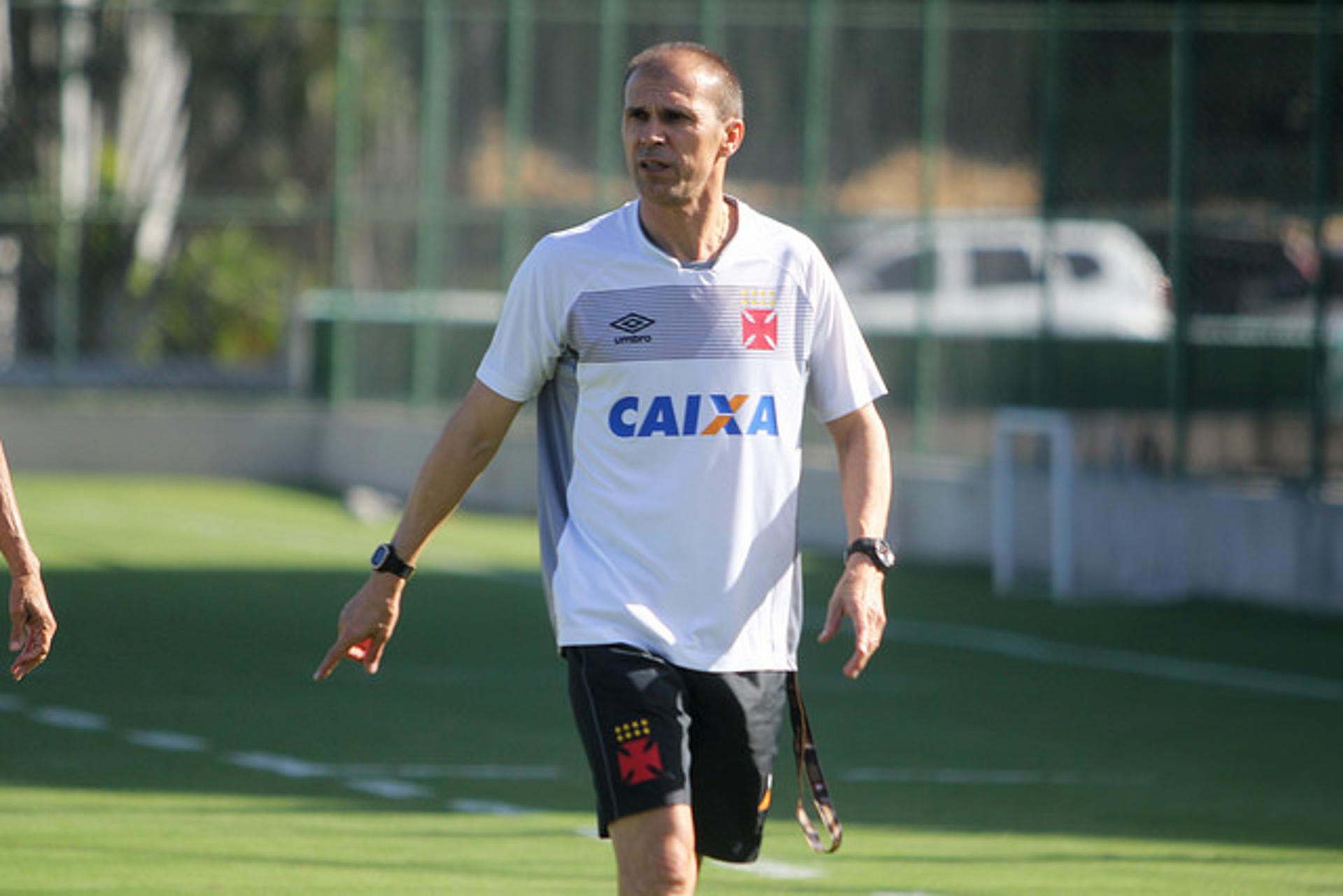 Com estilo disciplinador, Milton Mendes cobrará comprometimento do elenco