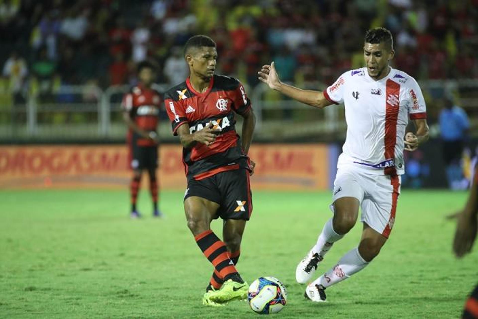 Márcio Araújo vive bom momento no Flamengo