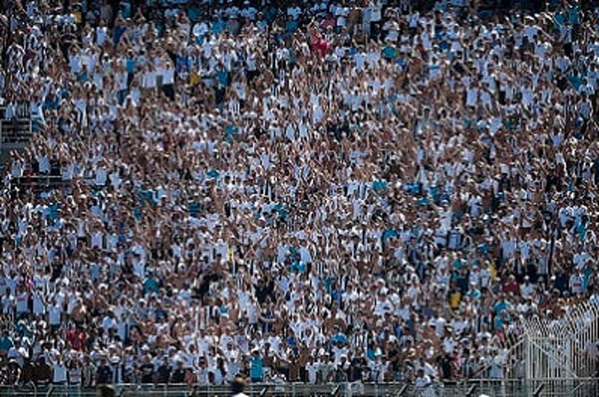 Torcida do Santos foi maioria no Pacaembu contra o Red Bull