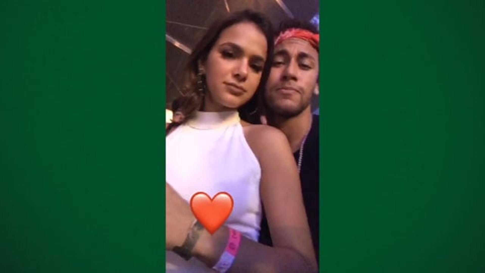 Neymar curte show com Marquezine