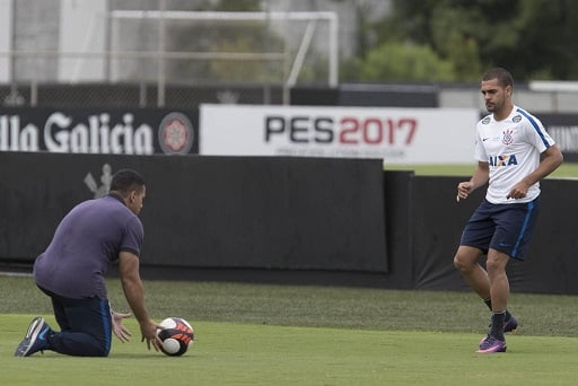 Clayton será inscrito pelo Corinthians