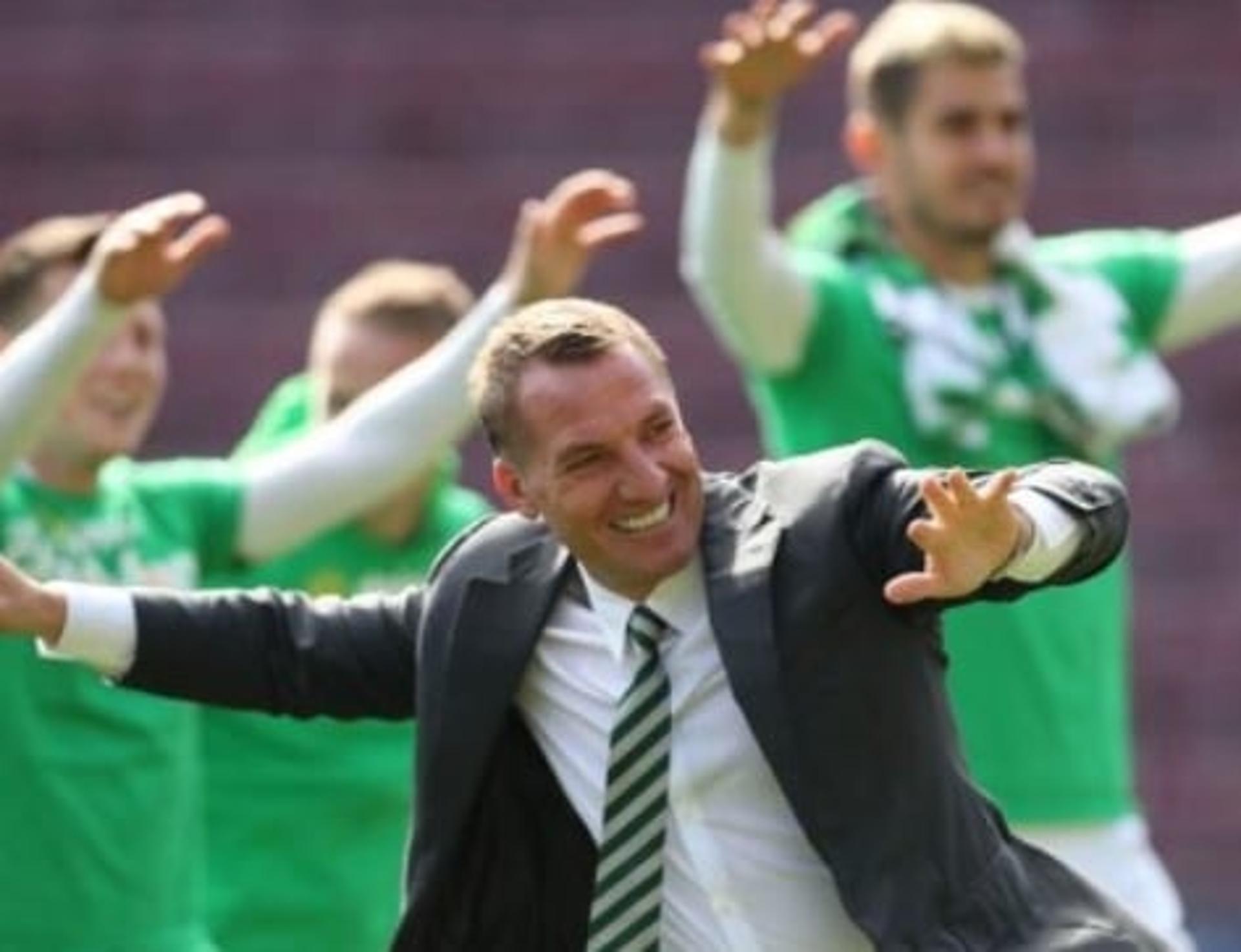 Brendan Rodgers celebra título escocês conquistado pelo Celtic (Foto: Reprodução / Twitter)