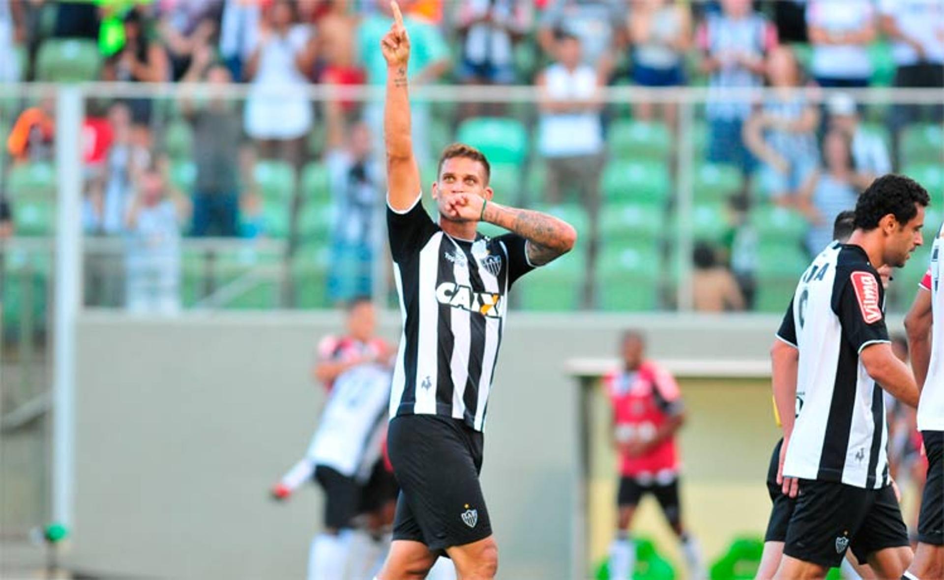 Rafael Moura no Galo