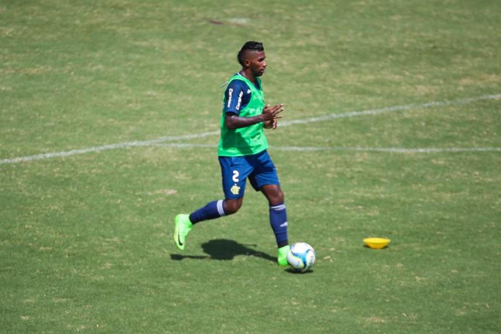 Rodinei em treino do Flamengo