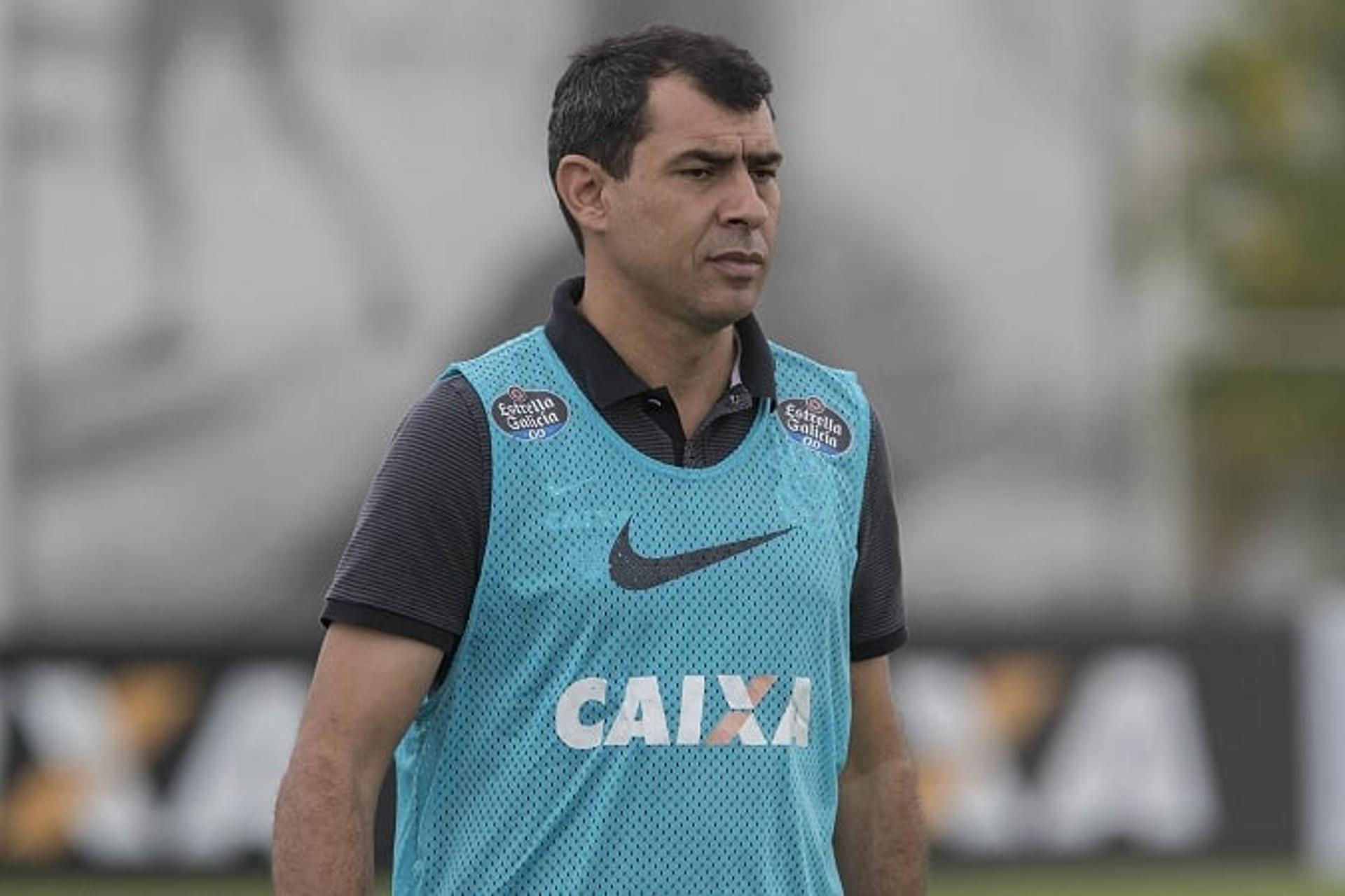 Fabio Carille, técnico do Corinthians, durante treinamento no CT