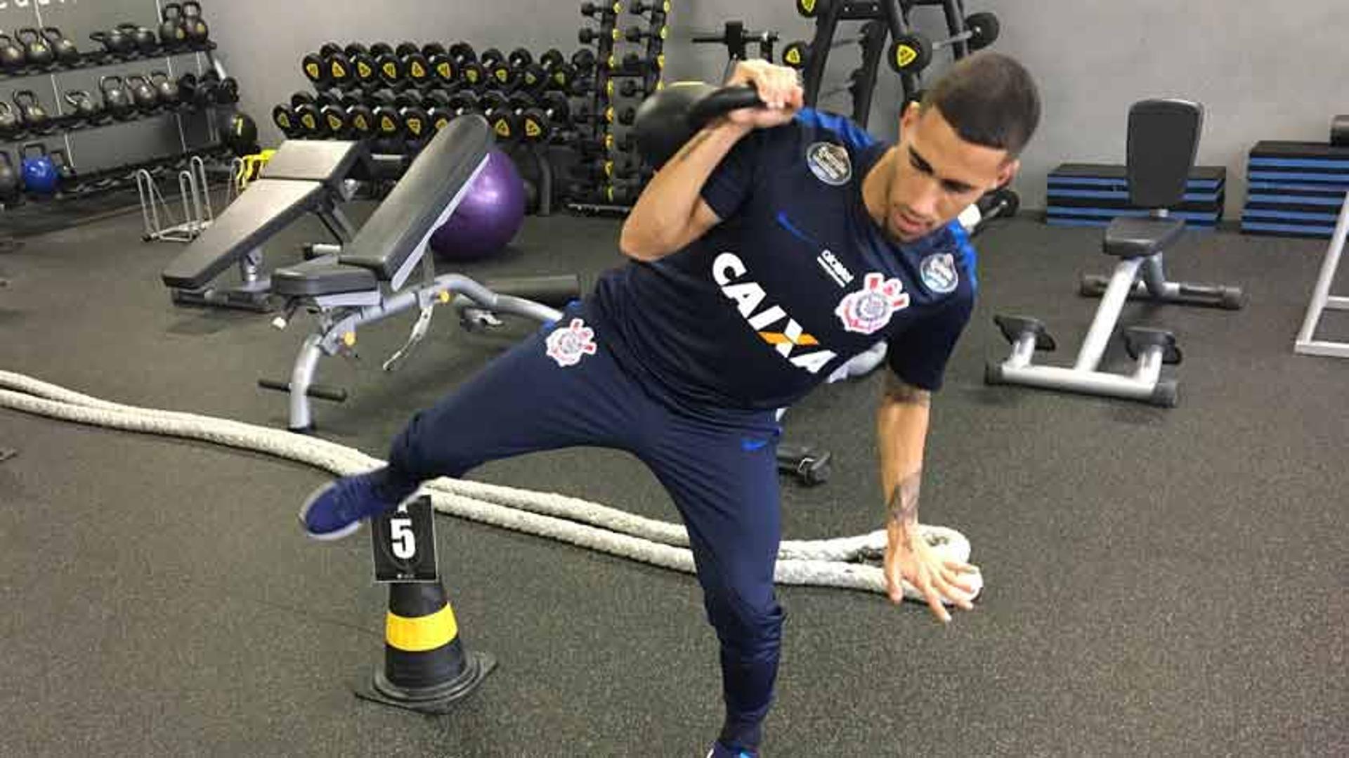 Jogadores do Corinthians realizaram trabalho físico na academia