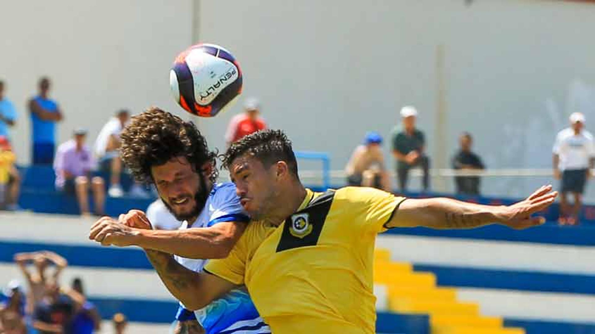 Marcinho em ação pelo São Bernardo