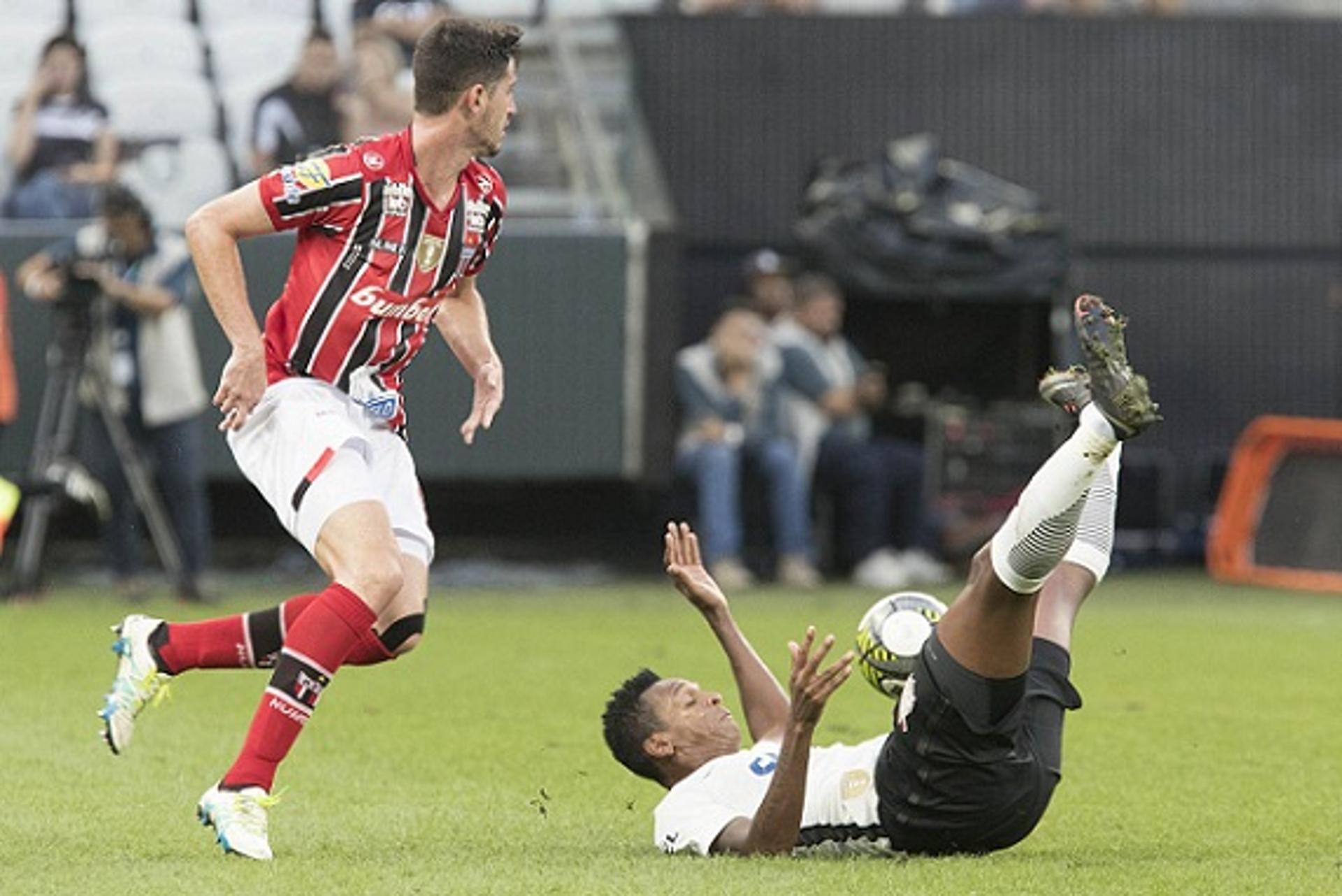 Jô fez seu 21º jogo pelo Corinthians no ano contra o Botafogo-SP