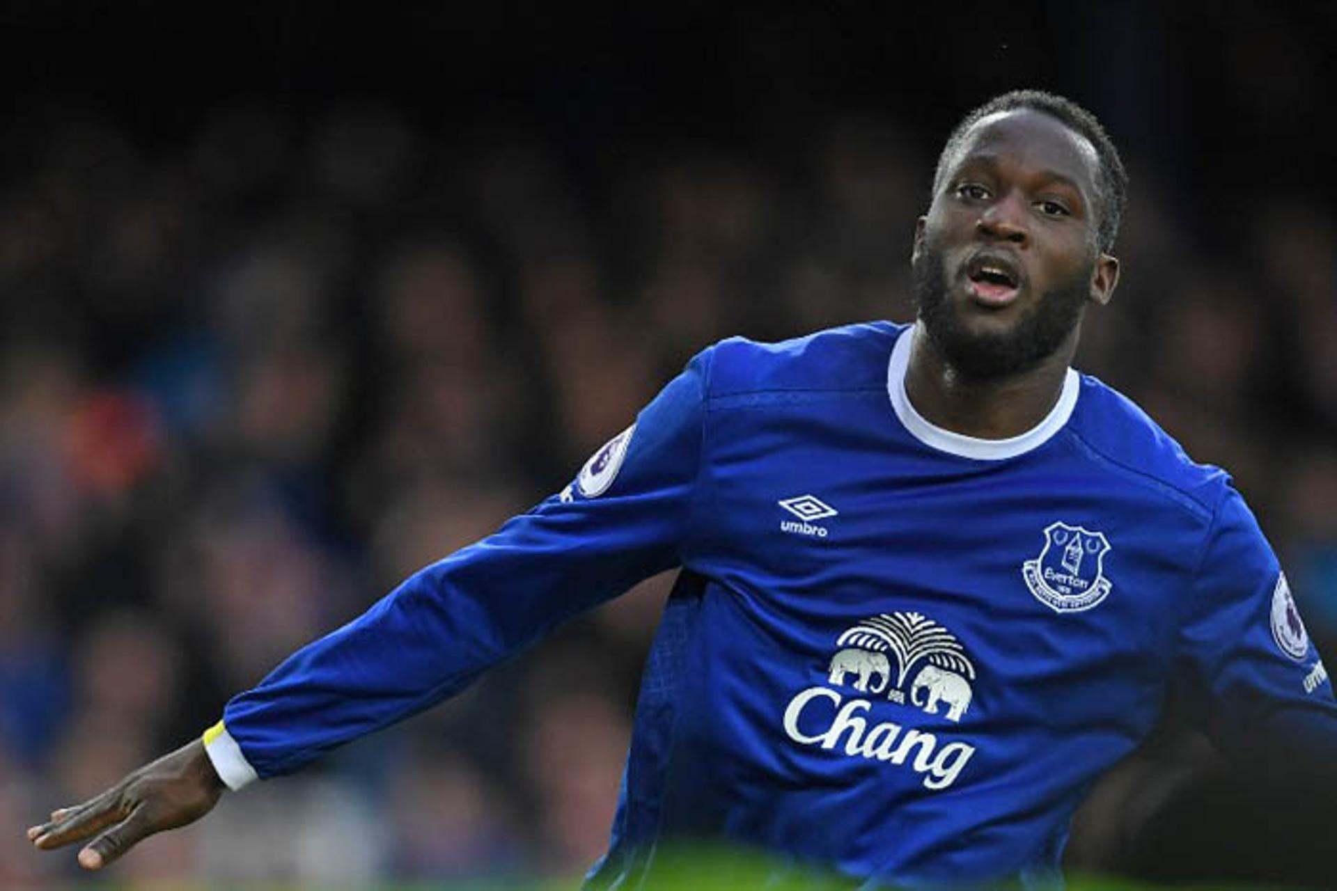 O belga Lukaku é o grande destaque do modesto Everton no Campeonato Inglês. Ele lidera a corrida pela artilharia com 24 gols<br>