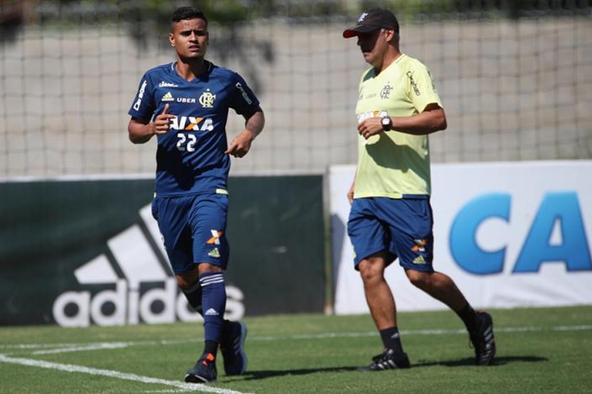 Everton em treino do Flamengo