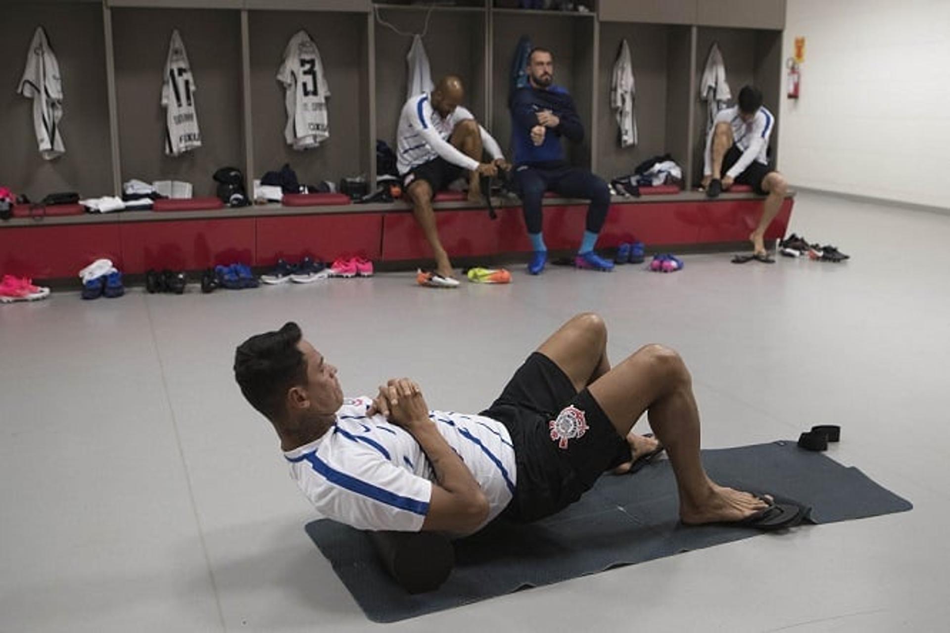 Giovanni Augusto no vestiário do Timão antes de jogo contra o Inter