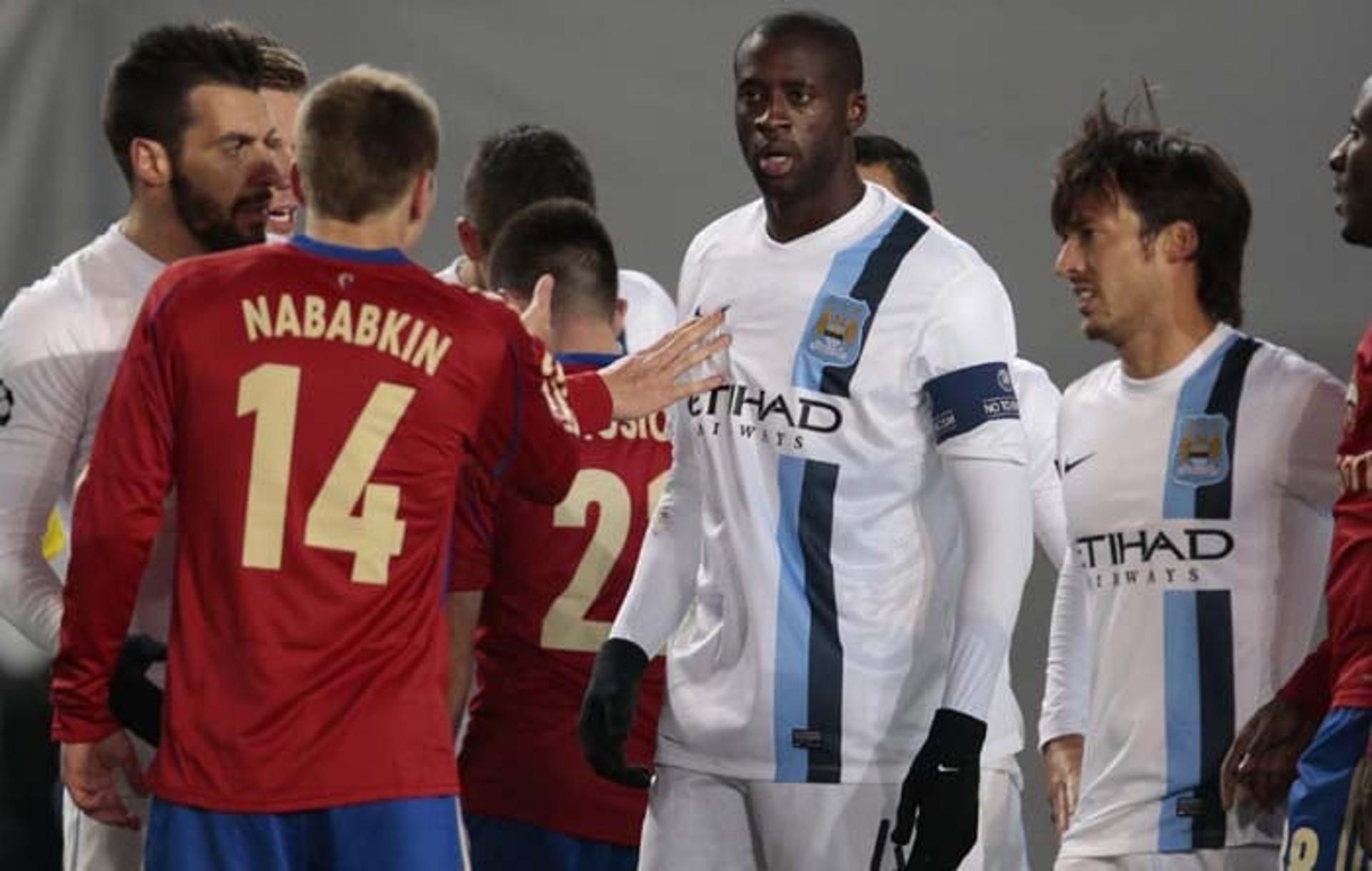 Yaya Touré - com camisa do Manchester City