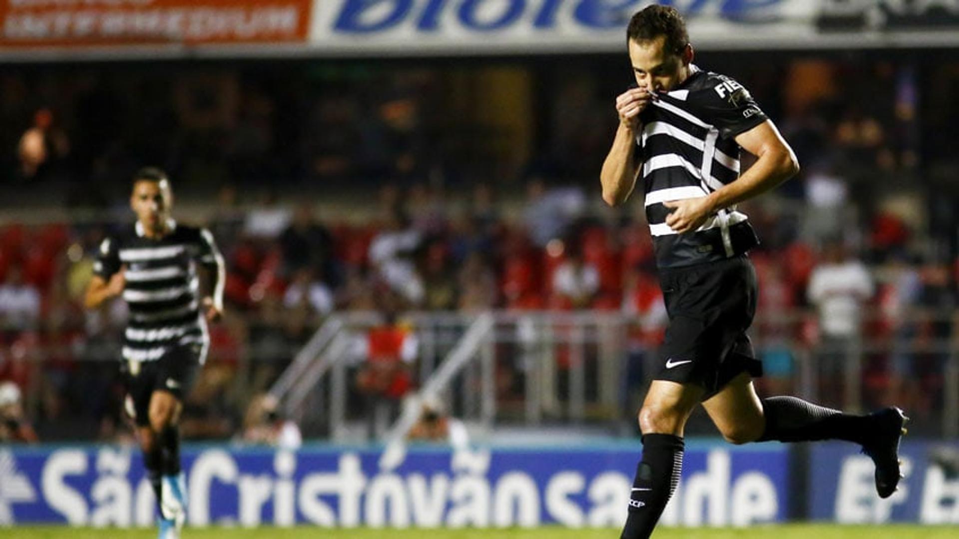 Corinthians venceu por 2 a 0 no Morumbi