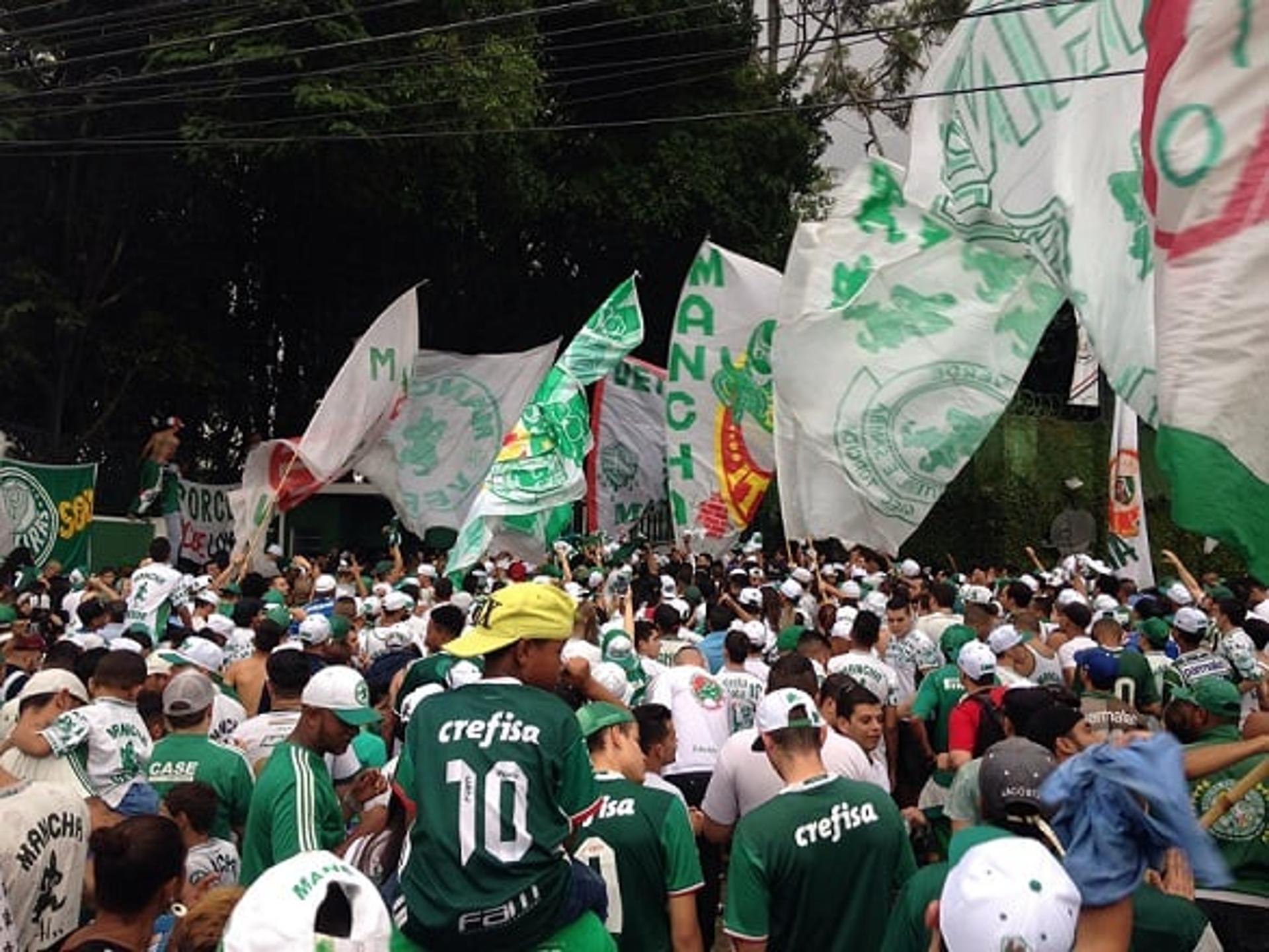 Torcida do Palmeiras na Academia de Futebol