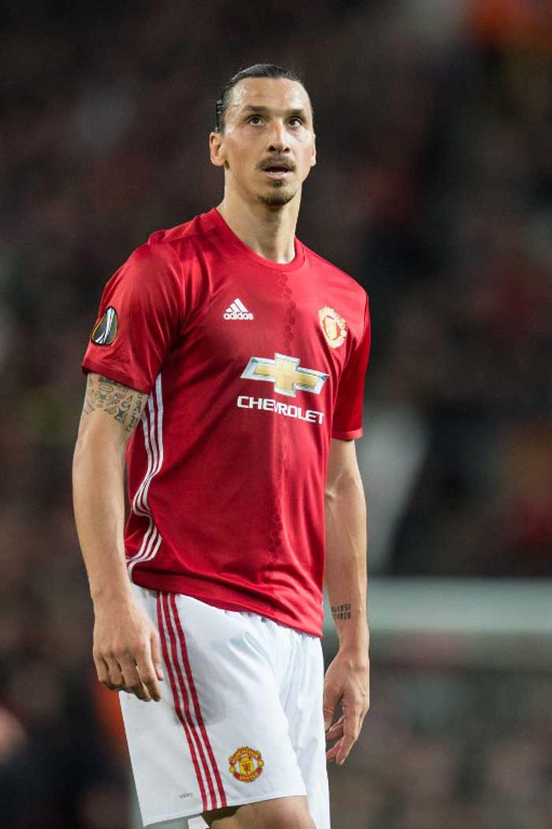 Outro artilheiro digno de respeito é o sueco Ibrahimovic, com 482 gols anotados em sua carreira. Hoje defende o Manchester United