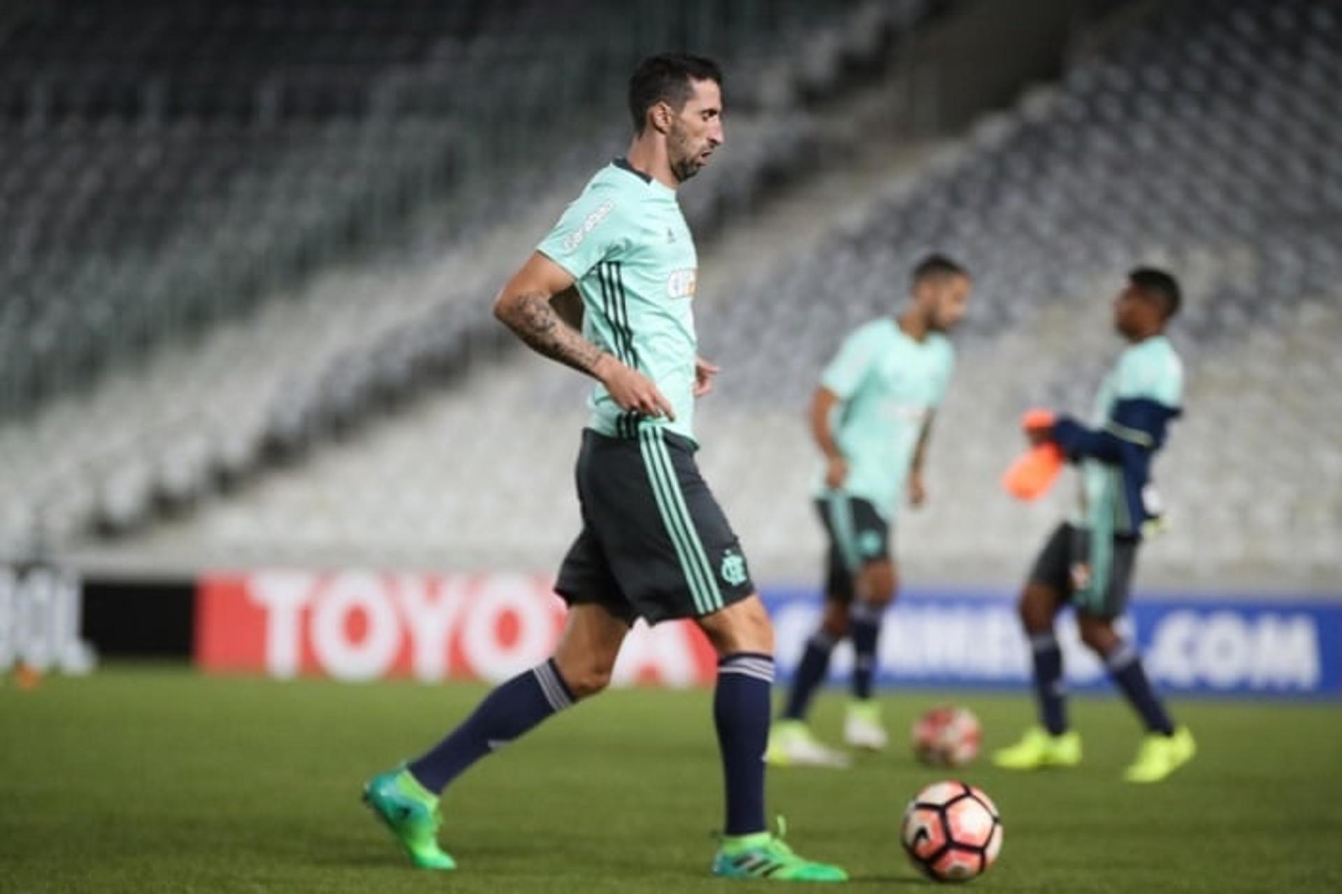 Donatti em treino do Flamengo