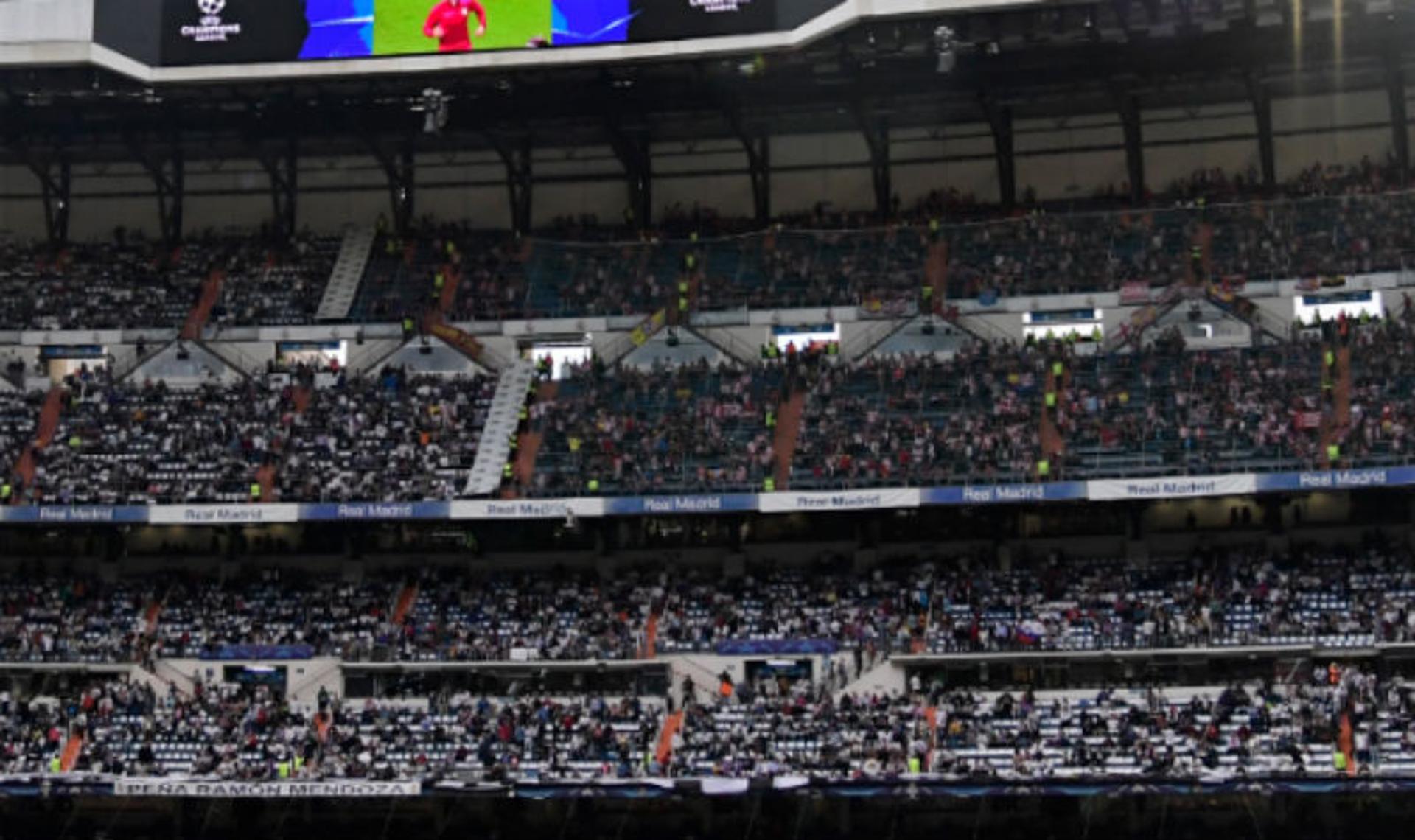 Real Madrid pode ser punido pela Uefa por conta de mosaico feito por sua torcida provocando o Atlético de Madrid