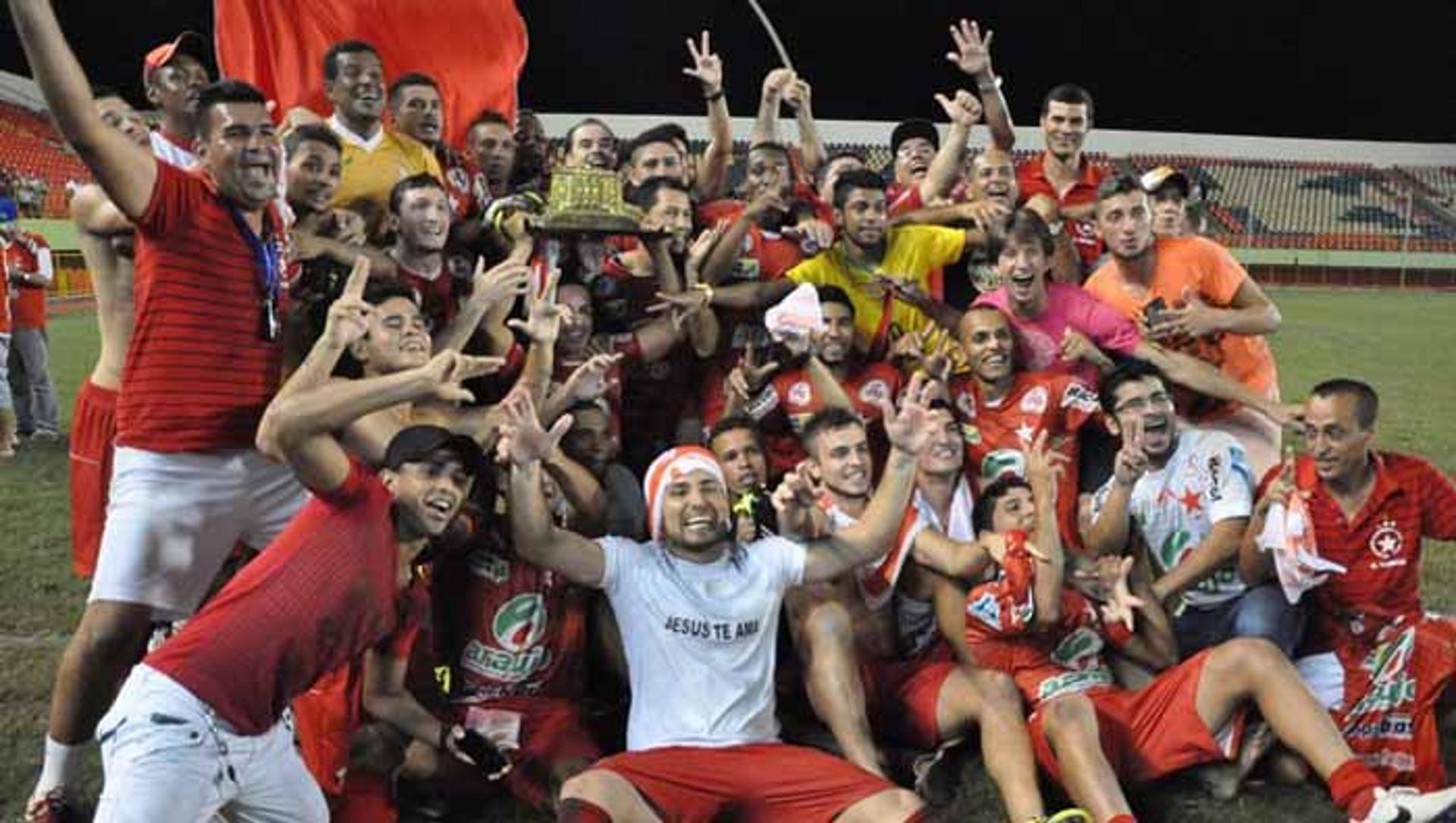 Quem lidera a lista é o Rio Branco, do Acre, que acumula incríveis 18 finais de estaduais de forma consecutiva. A equipe da capital realiza as finais do Campeonato Acriano desde 2000. Das 18, foi campeão em 12 e também é o recordista de títulos no estado, com 46 taças