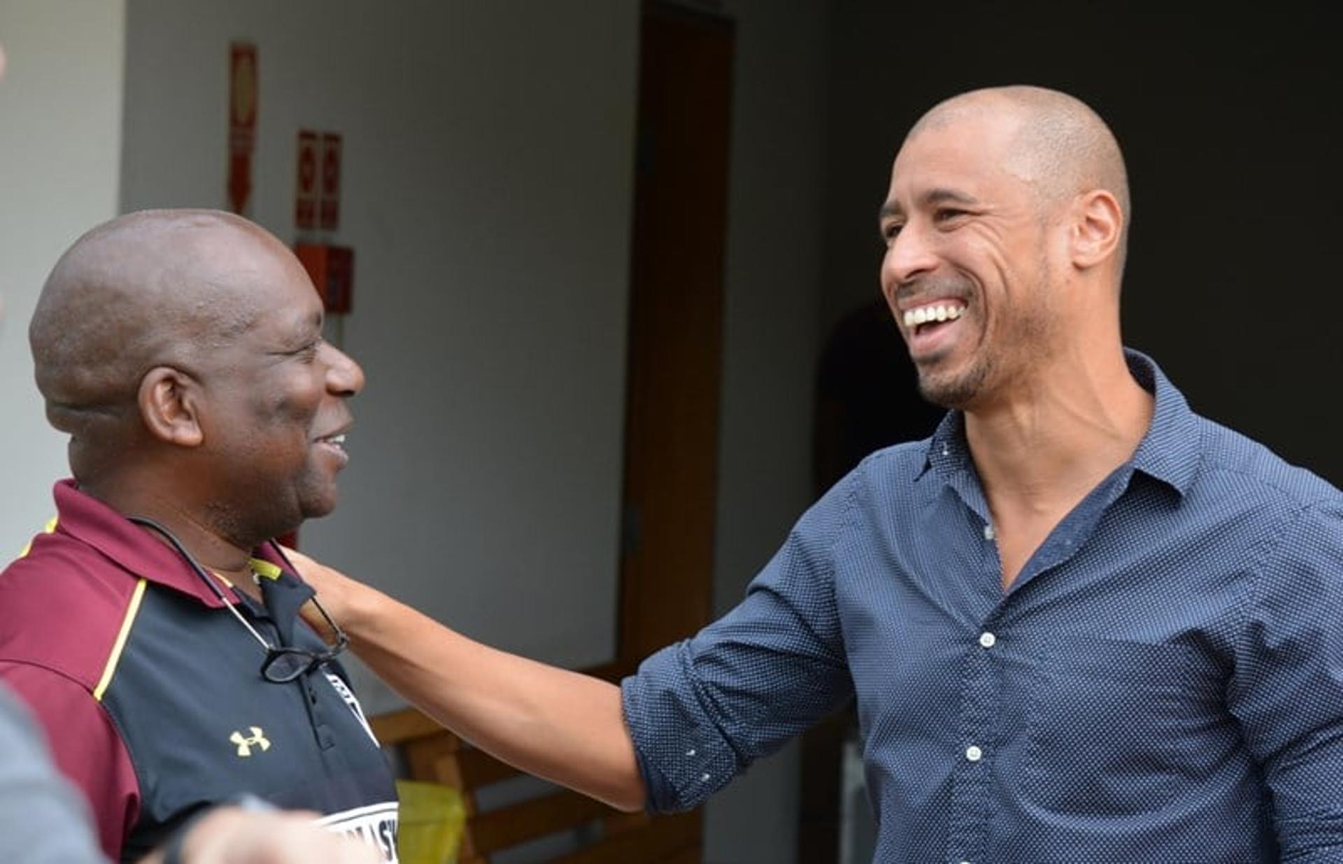 Jorge Wagner já havia visitado o CT da Barra Funda no fim do ano passado. Agora, foi até Cotia