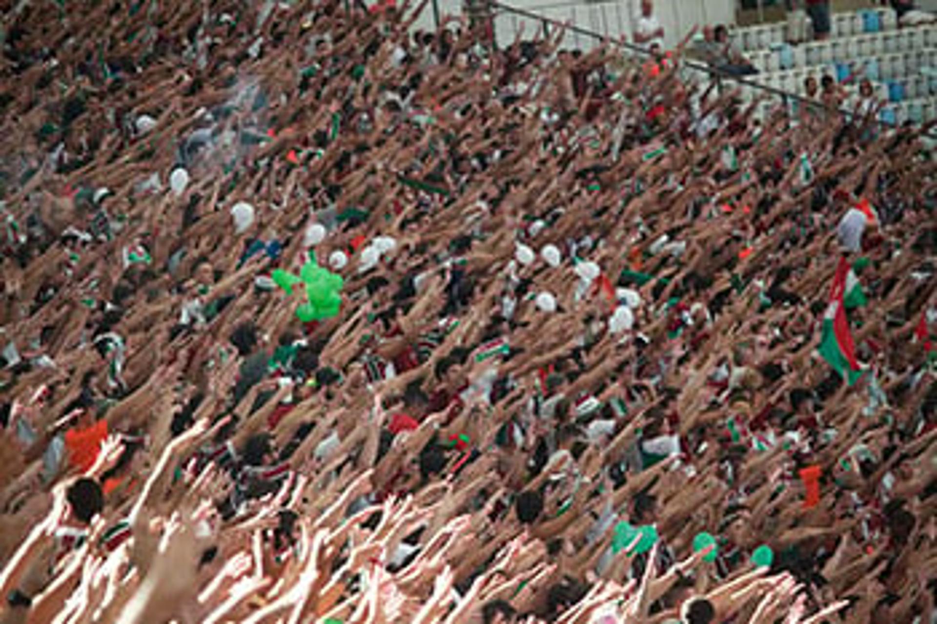 Torcida do Flu tem apoiado o time no Maracanã, mas não evita o prejuízo financeira