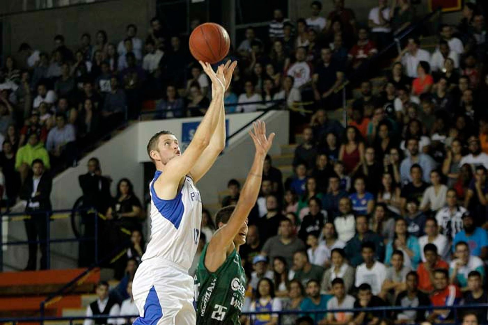 NBB CAIXA - Pinheiros vence Bauru e larga na frente nas semifinais