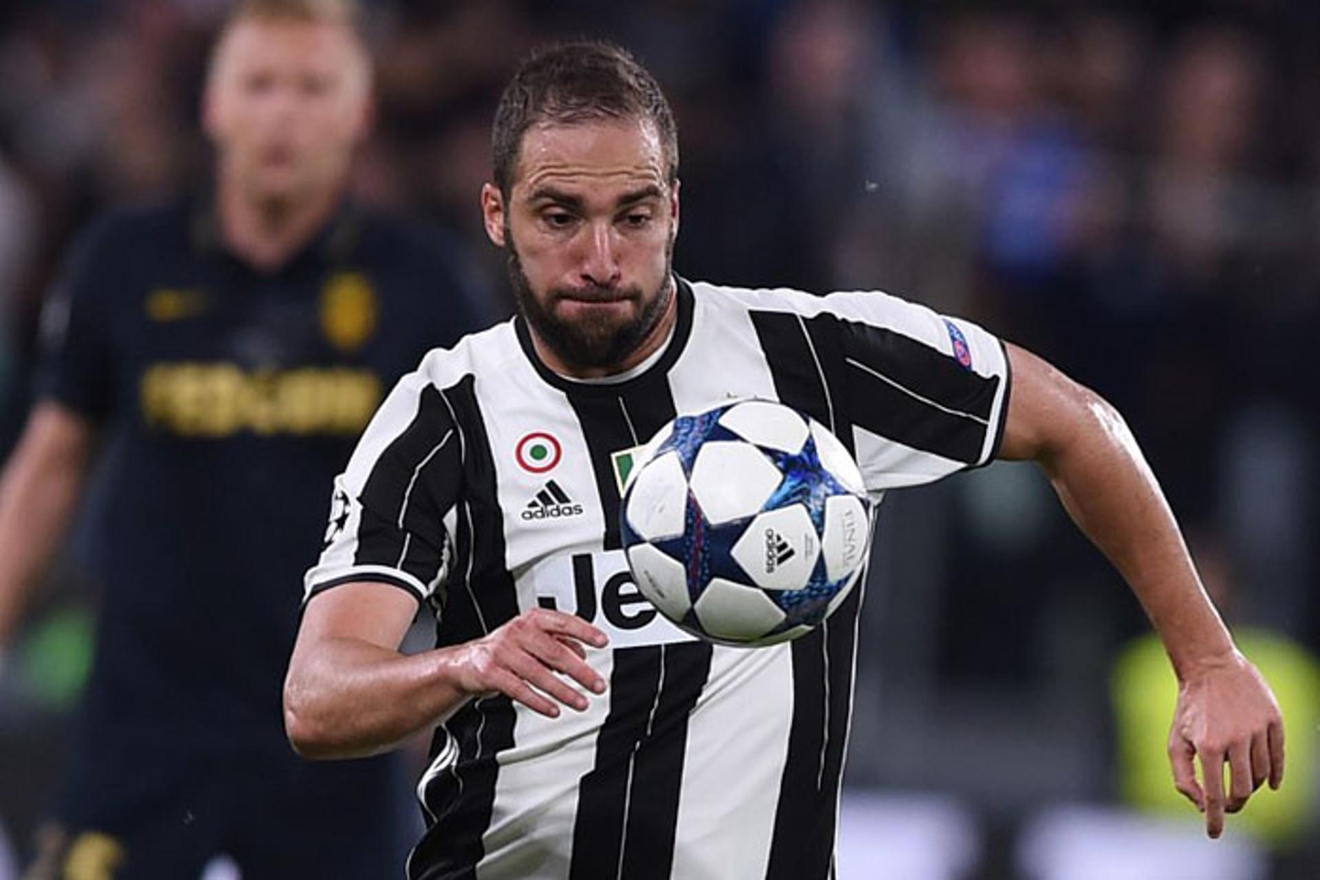 O atacante argentino Higuaín é o mais valioso do elenco da Juve: 75 milhões de euros