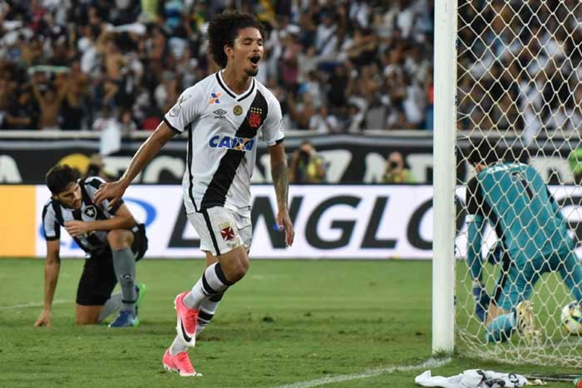 Douglas com a camisa do Vasco. Confira a seguir a galeria especial do LANCE! com imagens dele e demais citados