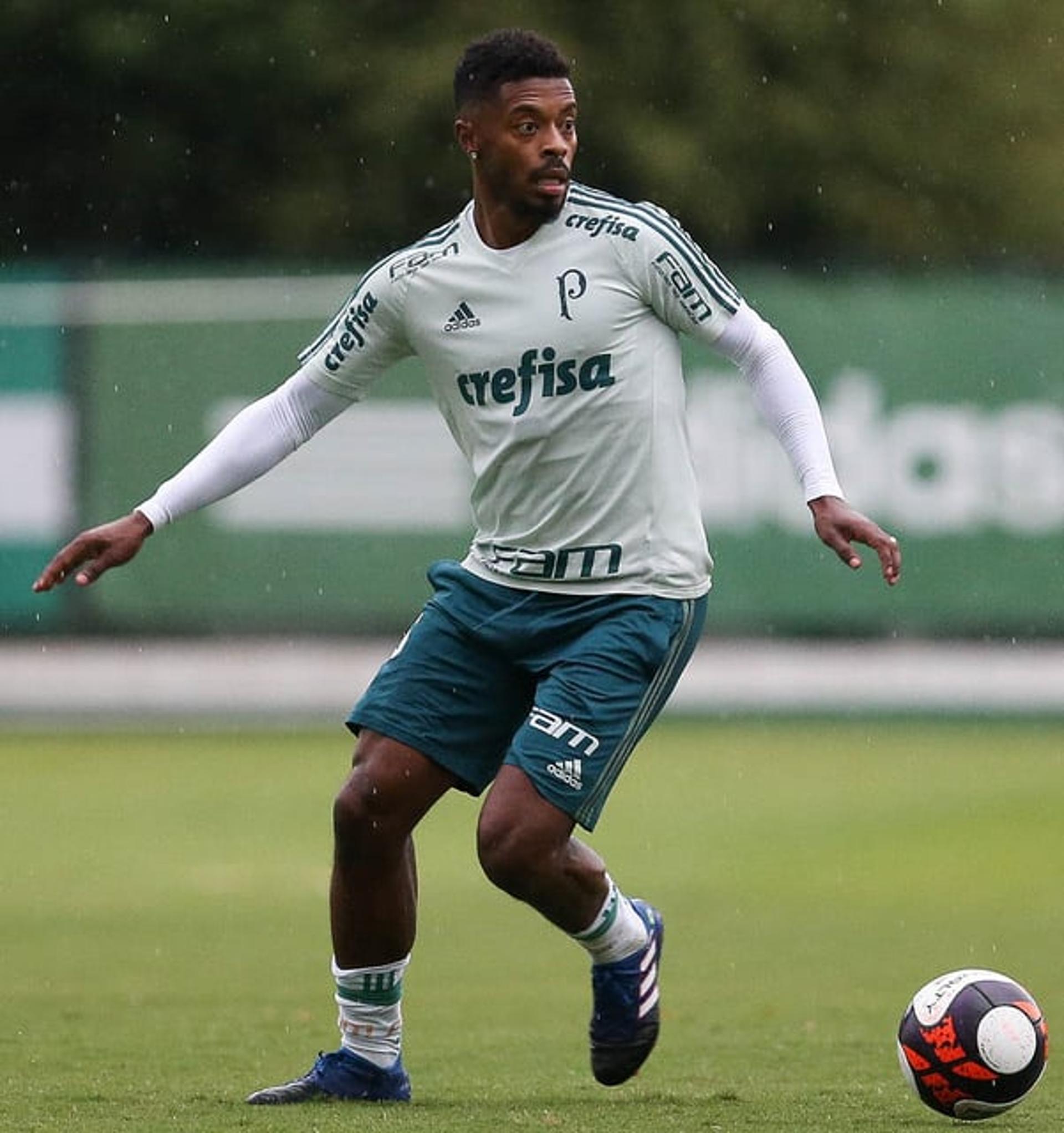 Michel Bastos durante treino do Palmeiras - Foto: Cesar Greco/Palmeiras