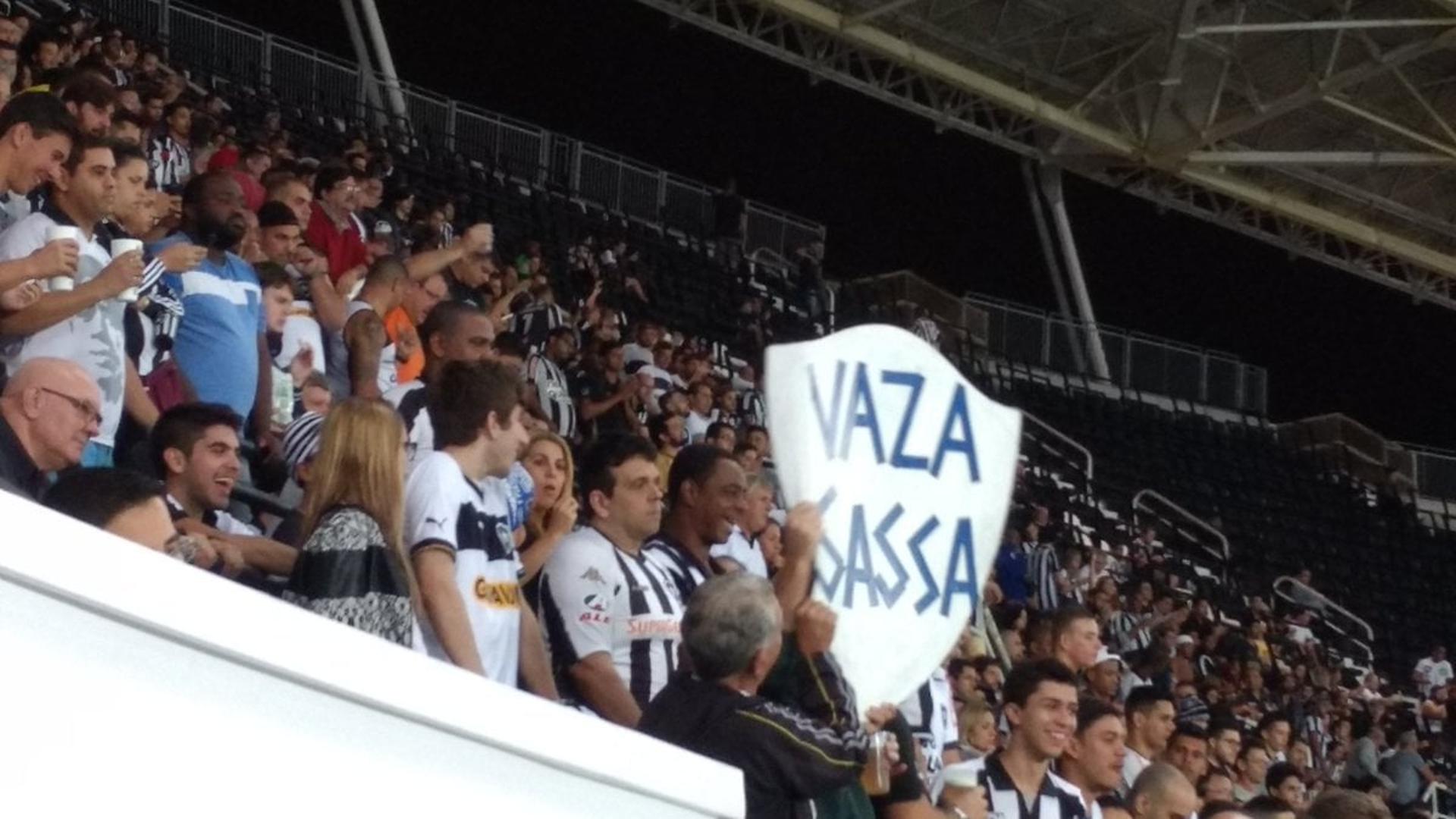 Torcida do Botafogo hostiliza Sassá