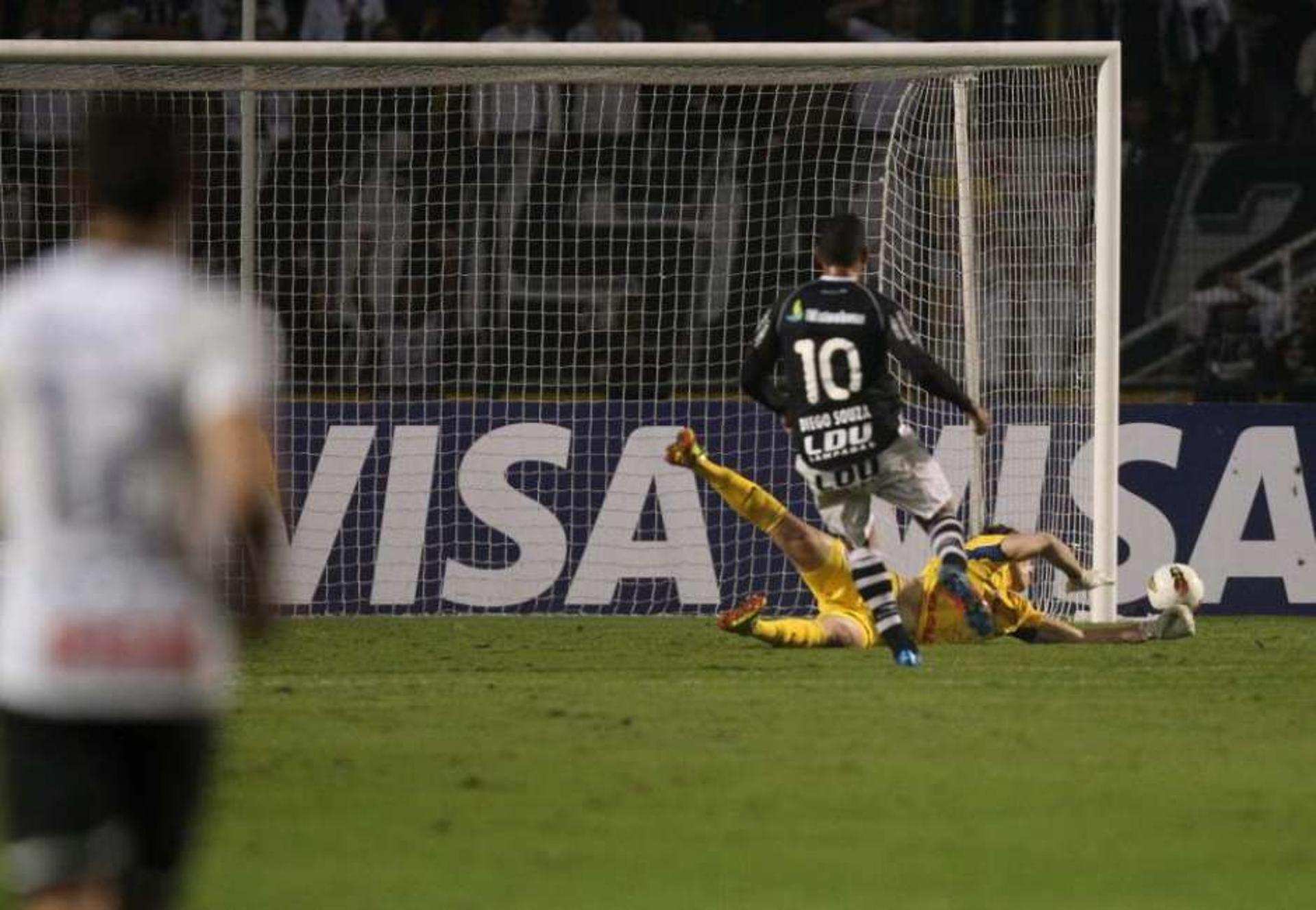 Cássio defendeu chute de Diego Souza