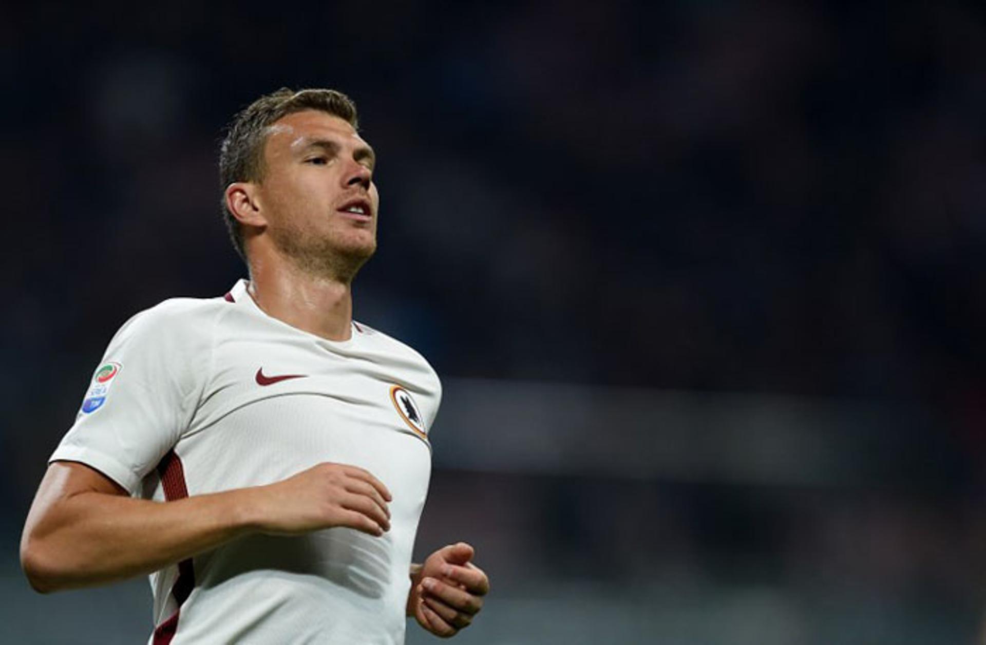 7º) O bósnio Edin Džeko terminou o Campeonato Italiano como artilheiro, tendo anotado 28 gols pela Roma. Somou 56 pontos