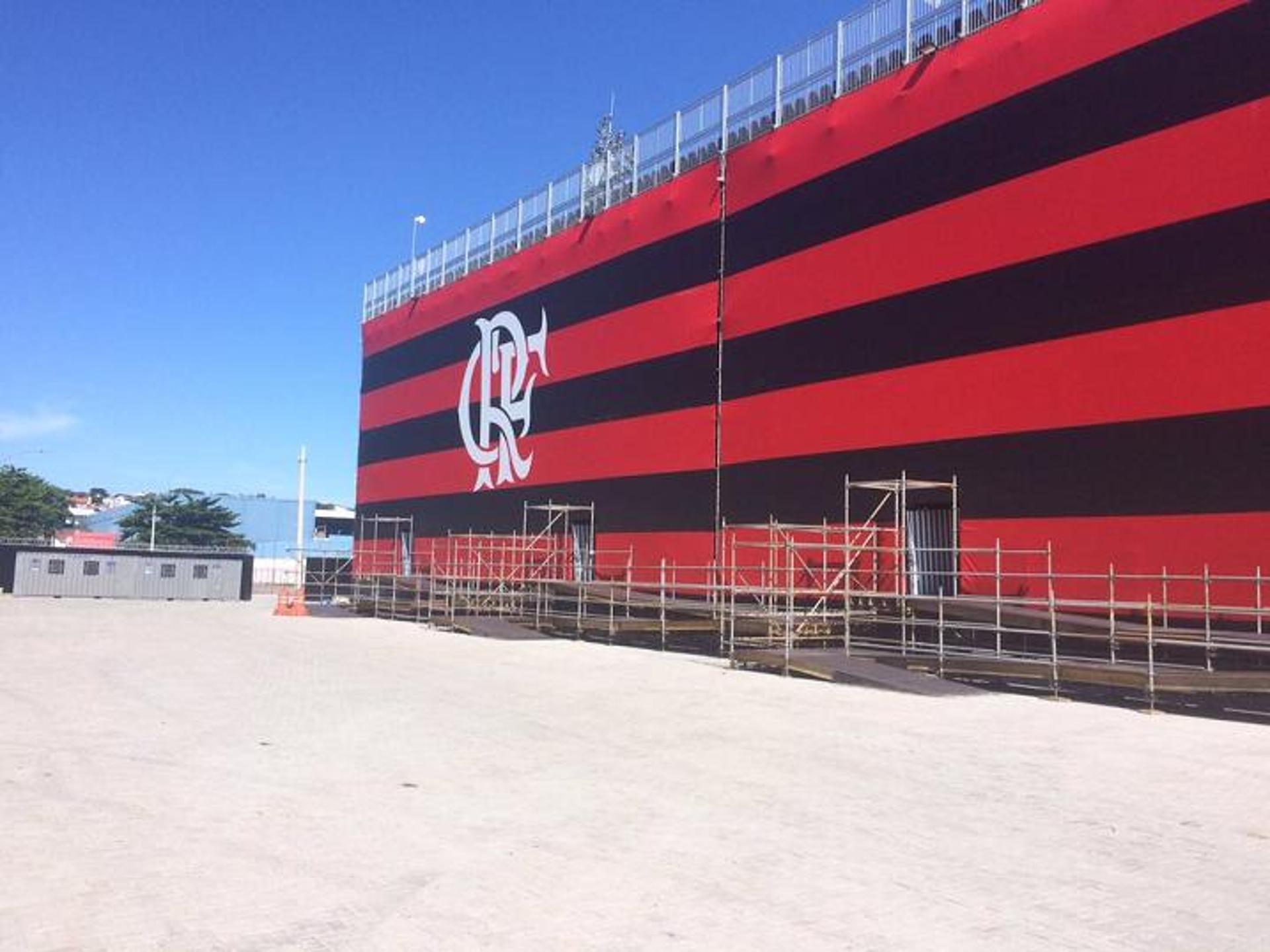 Nesta quarta, o Flamengo inaugura, diante da Ponte Preta, seu novo momento em que manda jogos na Arena da Ilha. O Estádio Luso-Brasileiro, na Ilha do Governador, já fora usado pelo clube para mandar jogos em 2005. Agora, por escolha da torcida, passa a ser Ilha do Urubu