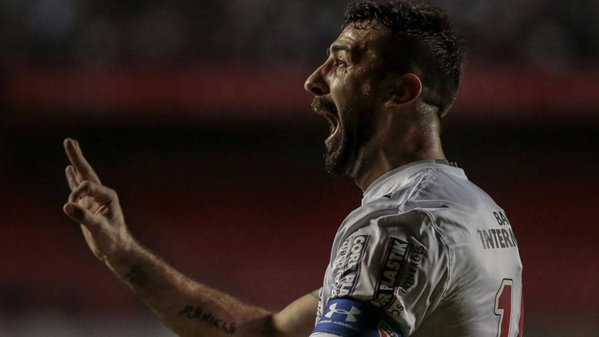 Pratto festeja gol: São Paulo 2x0 Palmeiras