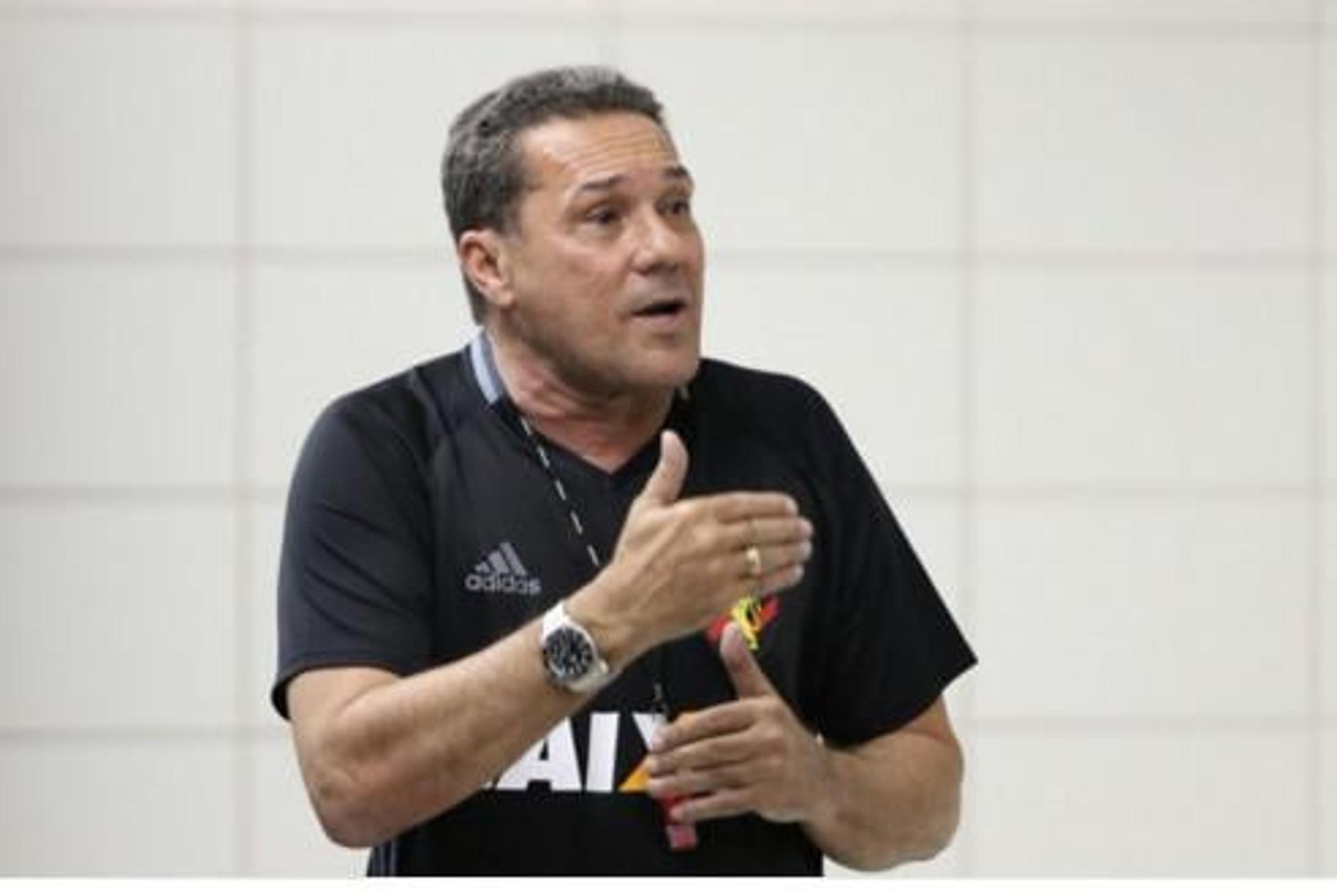 Vanderlei Luxemburgo foi apresentado oficialmente como novo treinador do Sport