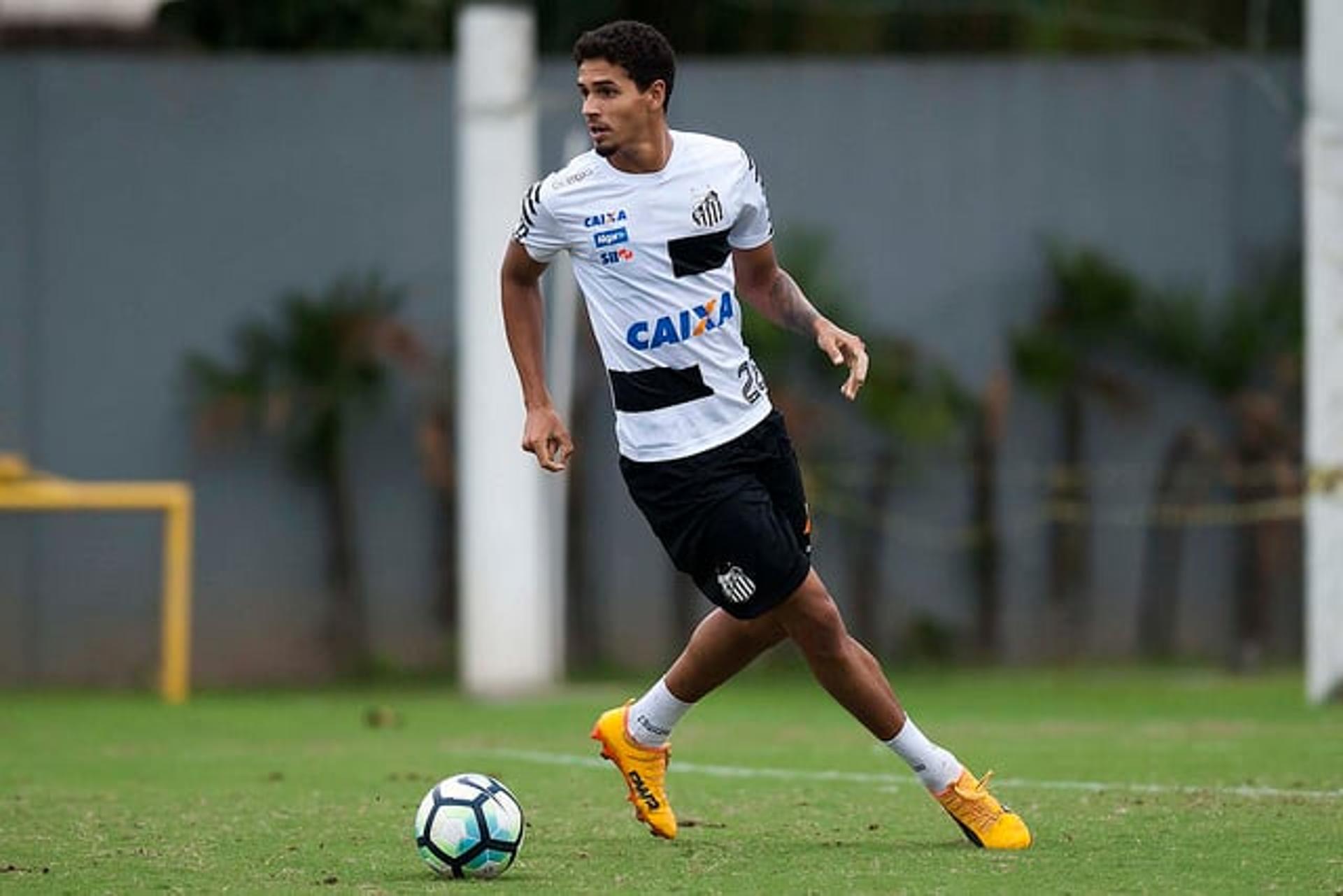 Lucas Veríssimo virou titular neste ano