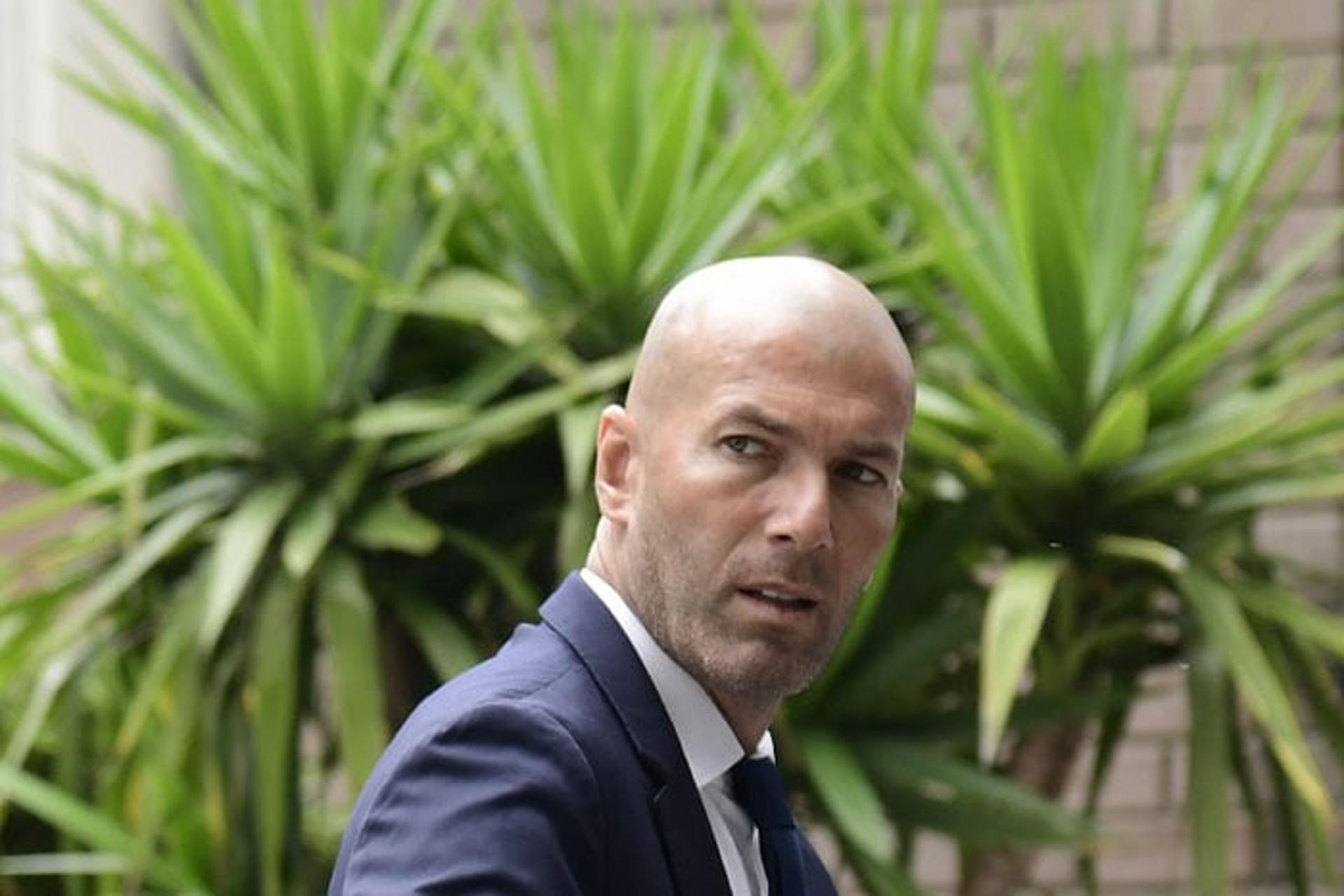 Zinedine Zidane completa 45 anos nesta sexta-feira, 23 de junho, e o LANCE! decidiu relembrar a carreira de um dos maiores ídolos do futebol mundial