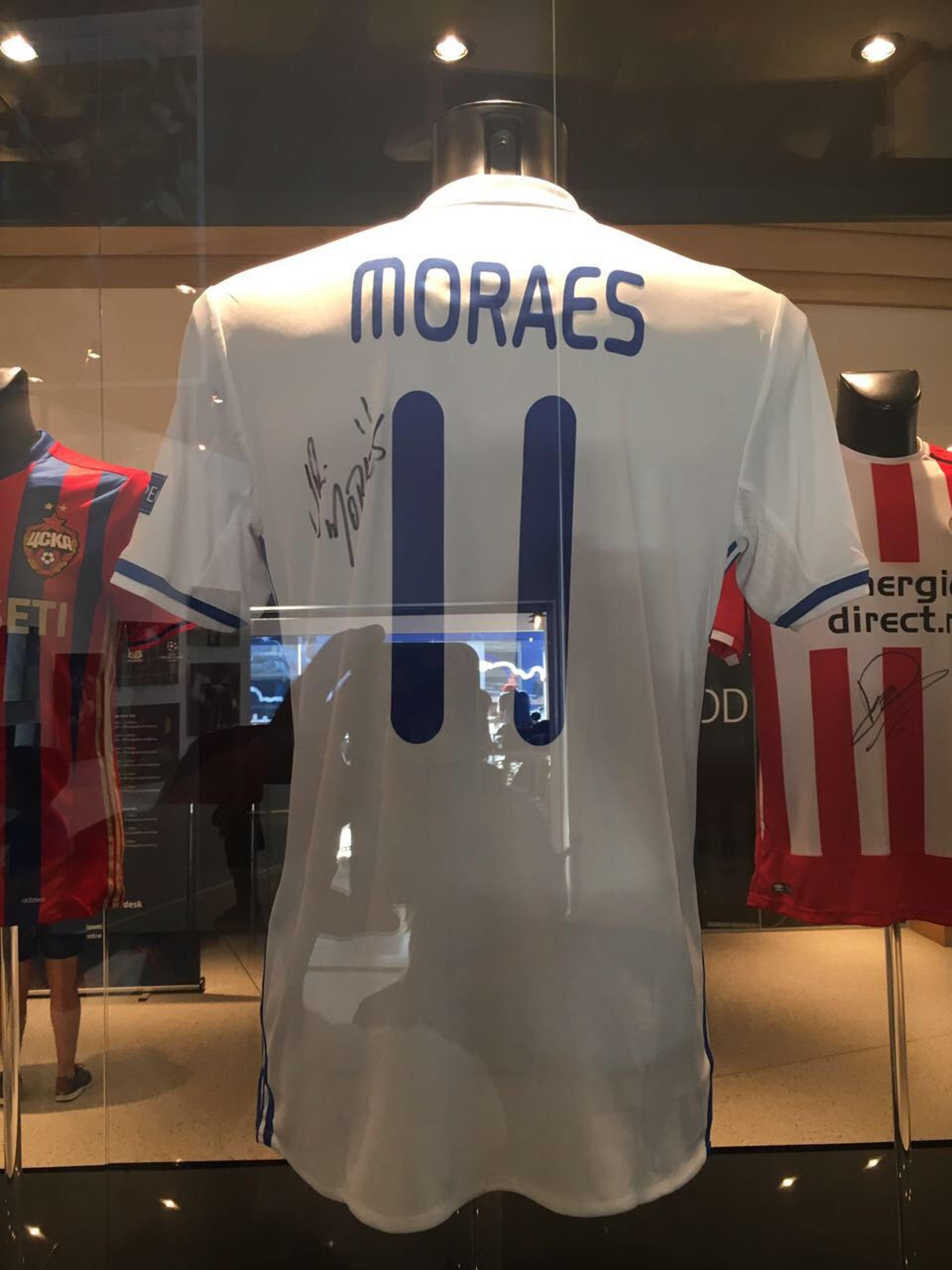 Camisa de Junior Moraes no hall da Fama da Liga dos Campeões