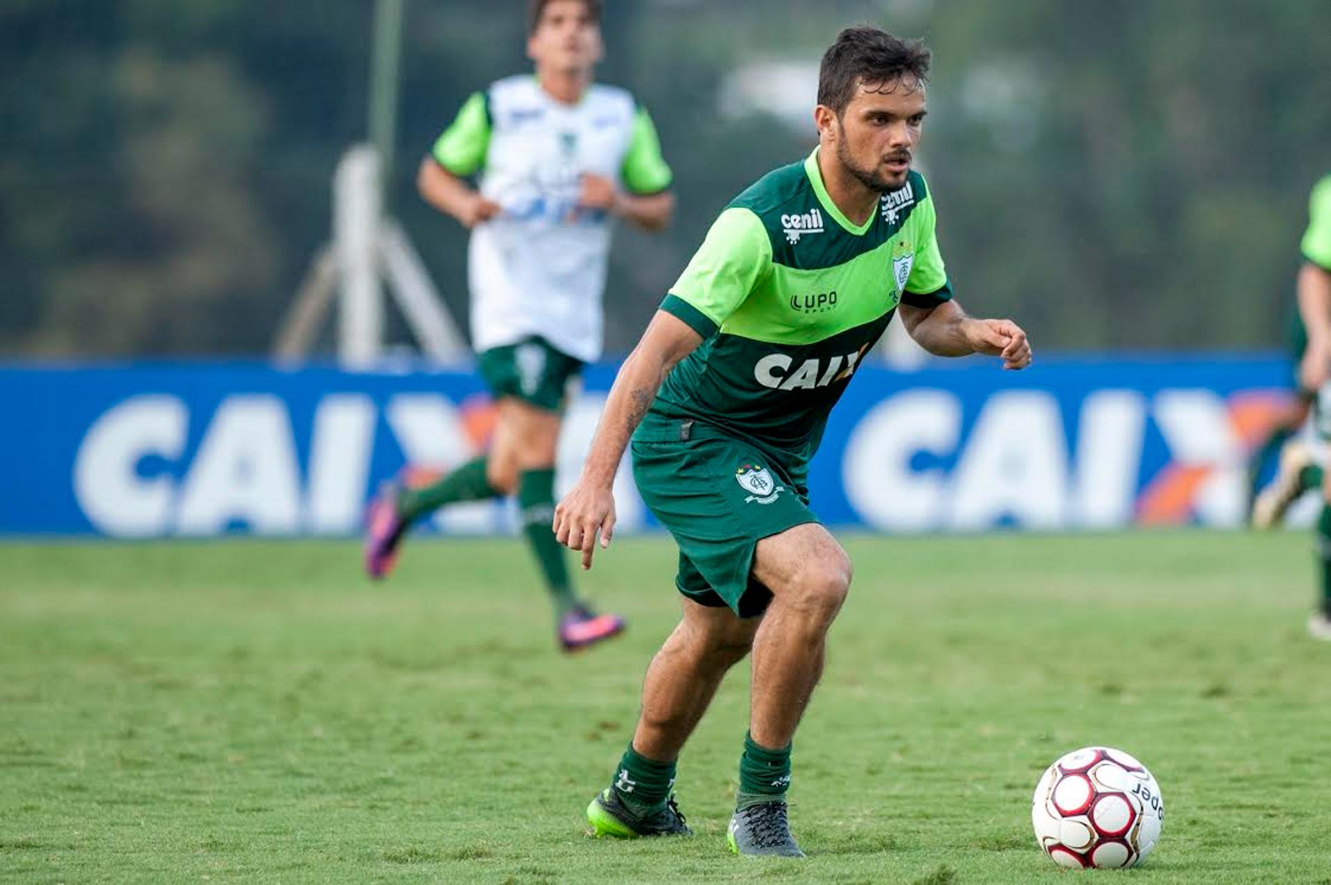 Lateral direito Norberto, do América-MG