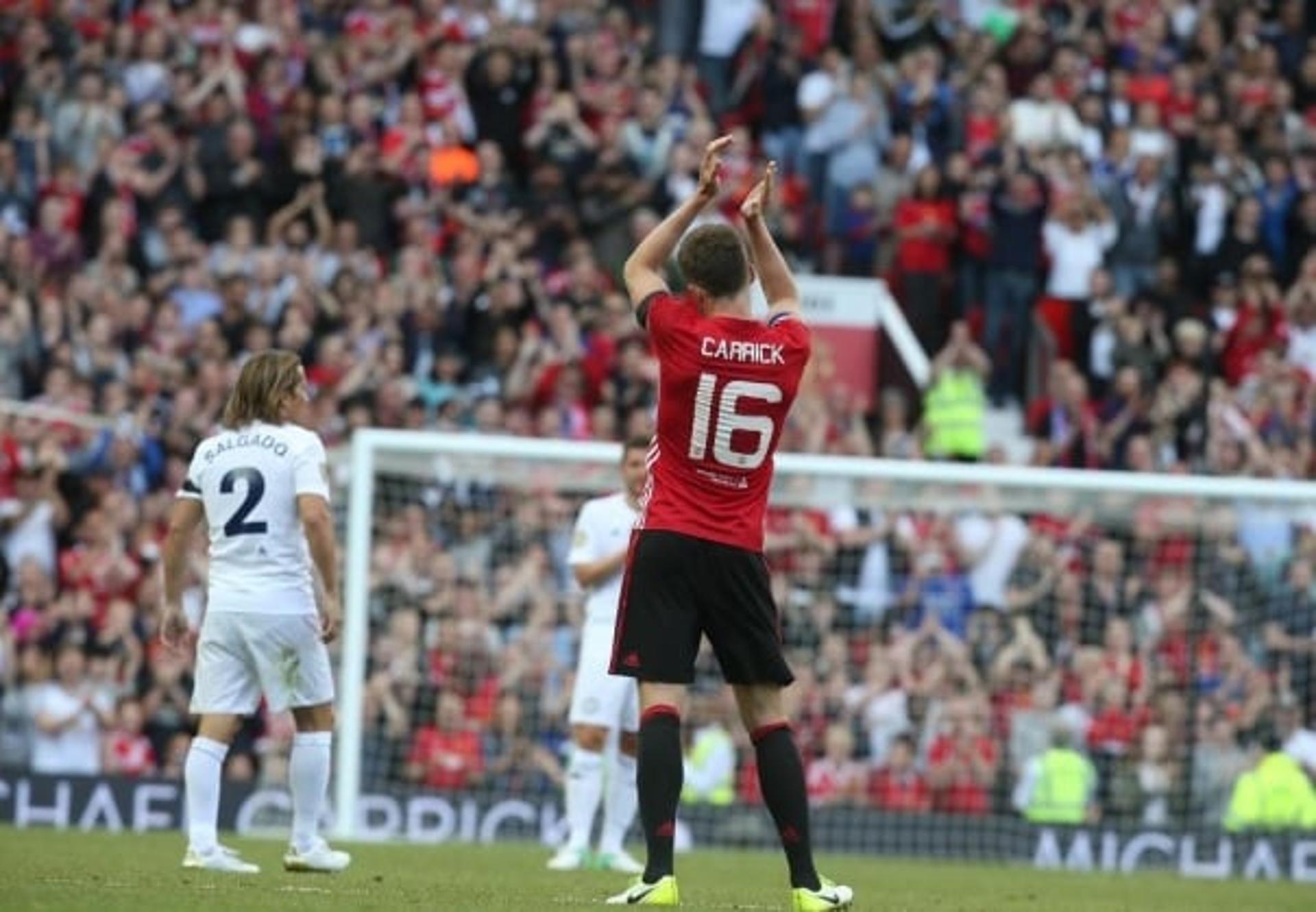 Carrick durante jogo de lendas do Manchester United (Foto: Reprodução / Twitter)