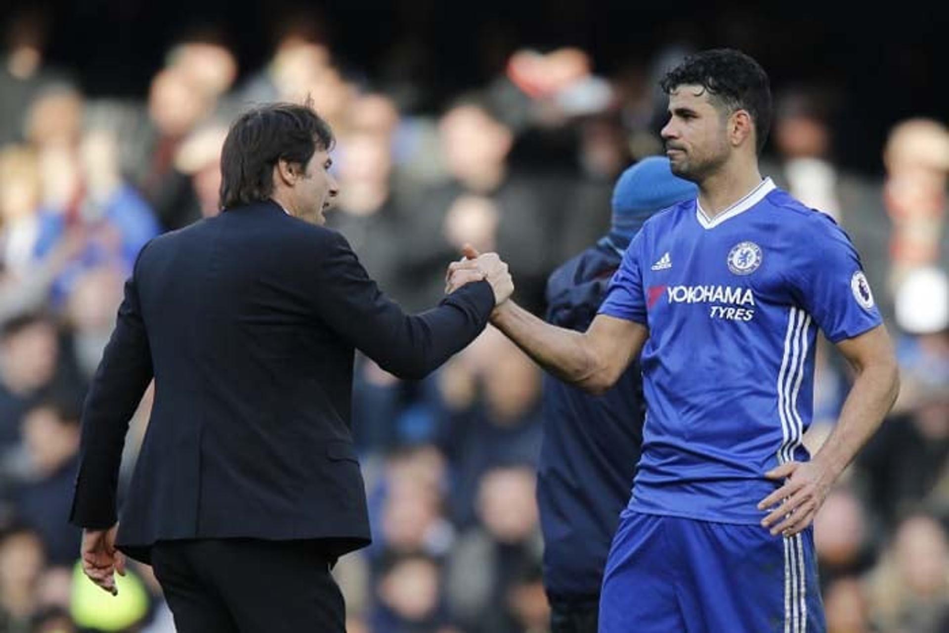 Diego Costa ao lado de Antonio Conte no Chelsea